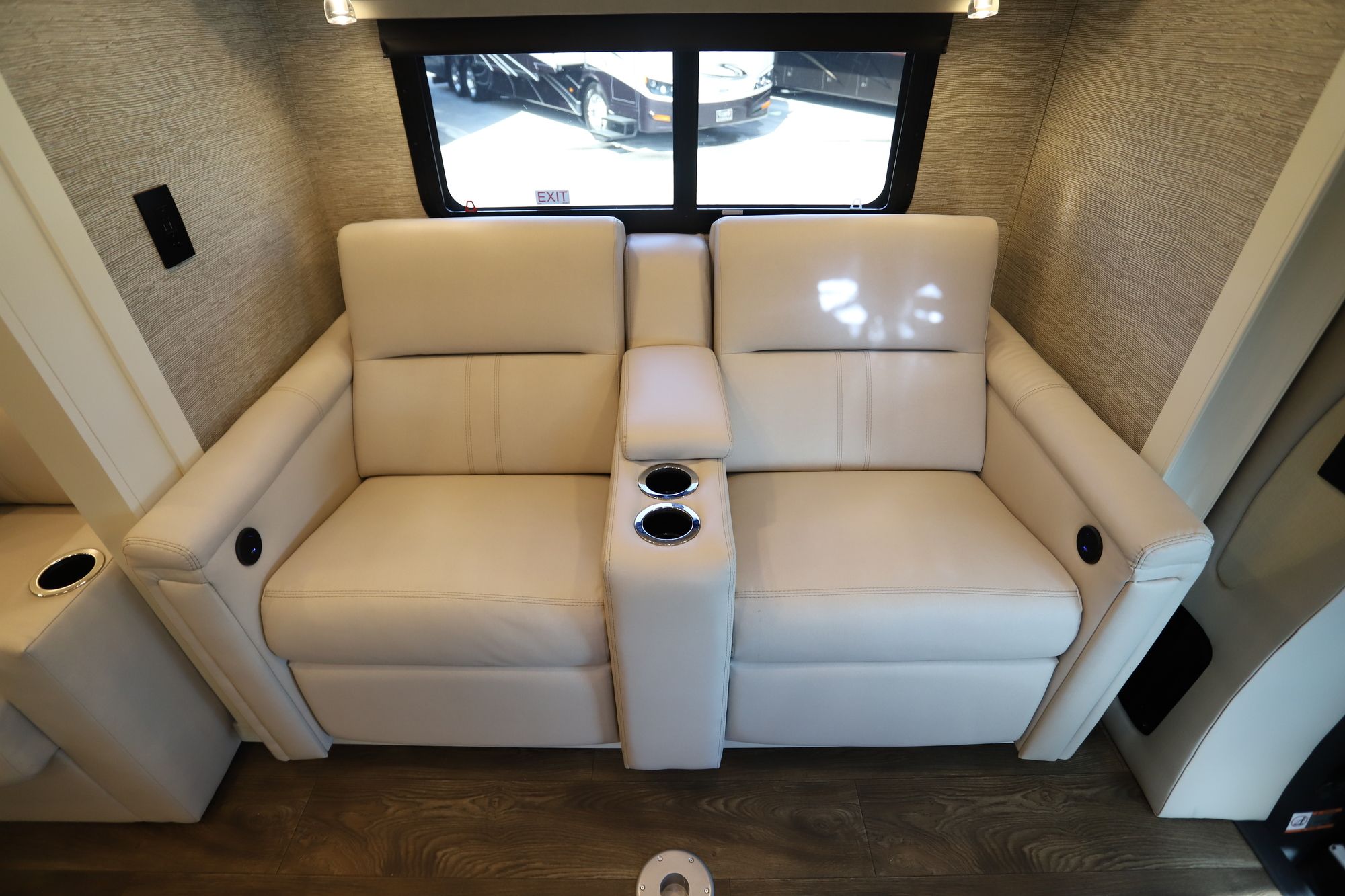 New 2020 Tiffin Motor Homes Wayfarer 25RW Class C  For Sale