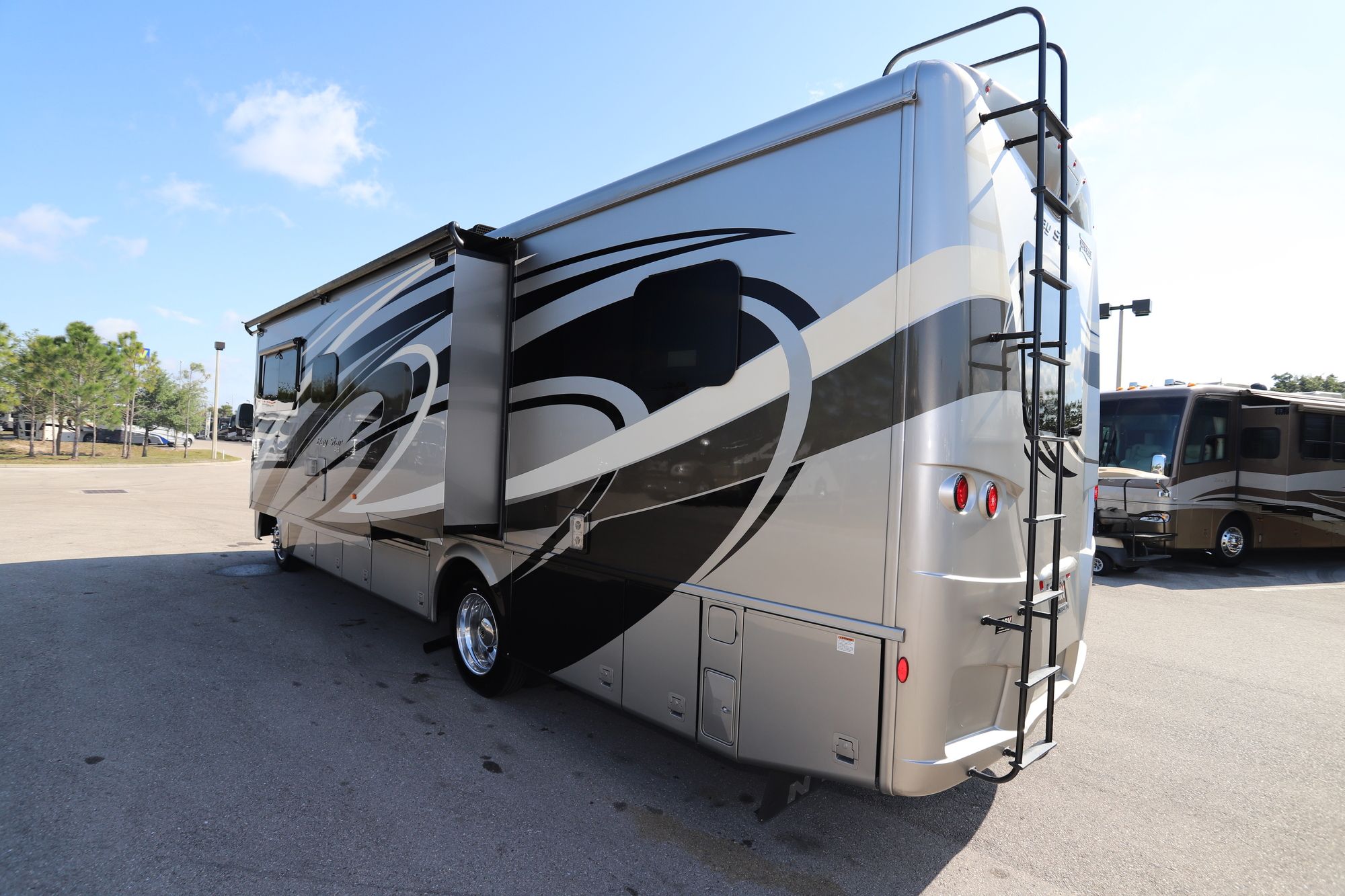 Used 2019 Newmar Bay Star 3226 Class A  For Sale