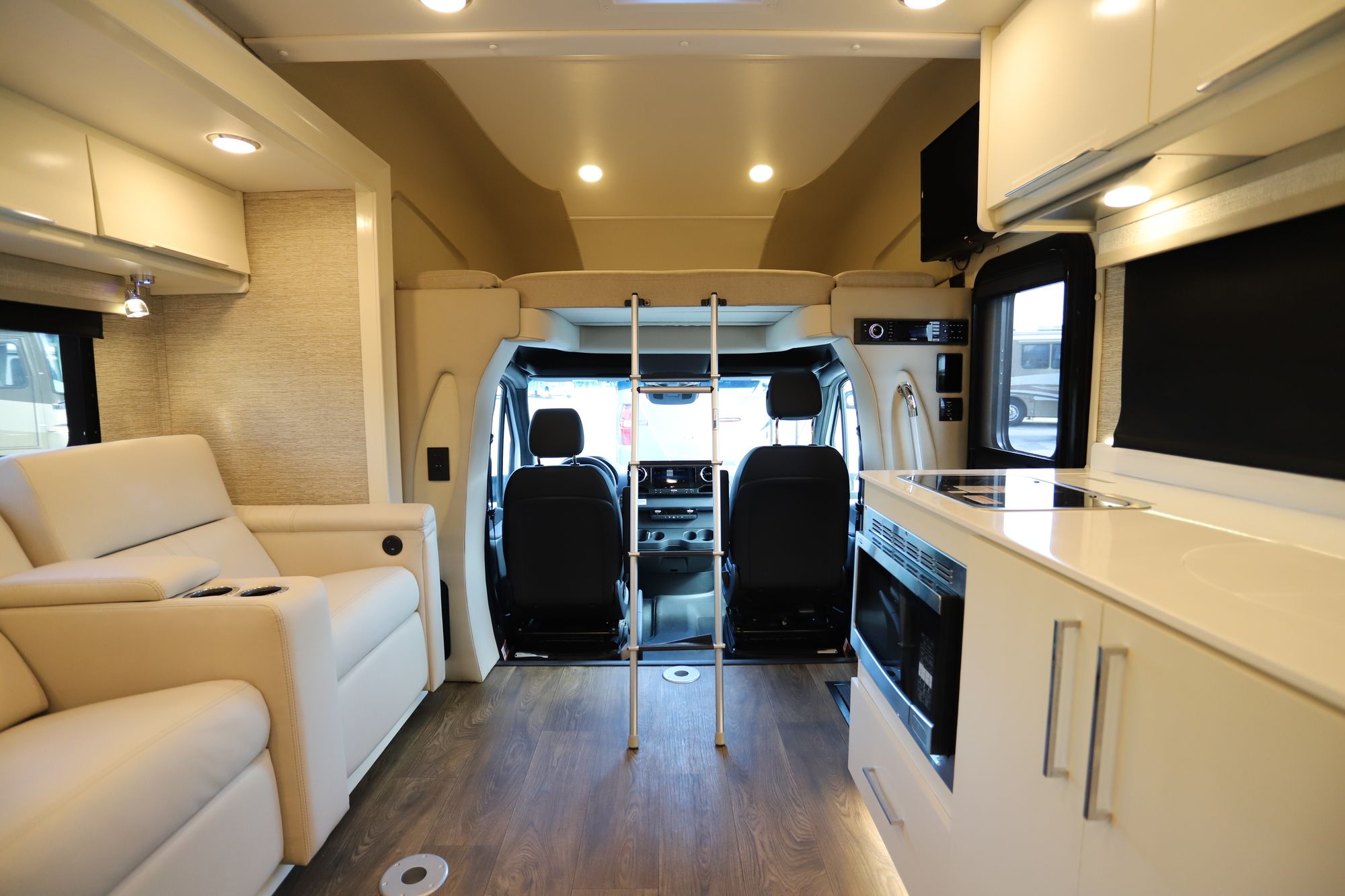 New 2020 Tiffin Motor Homes Wayfarer 25RW Class C  For Sale