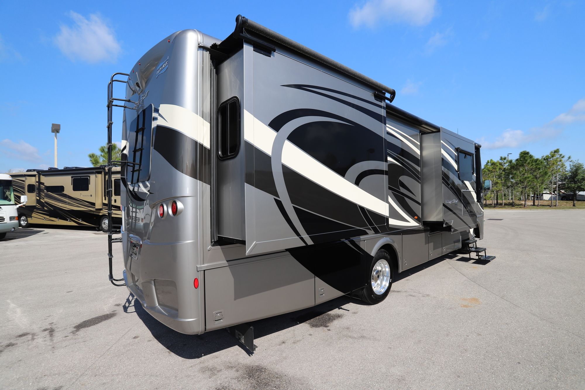 Used 2019 Newmar Bay Star 3226 Class A  For Sale