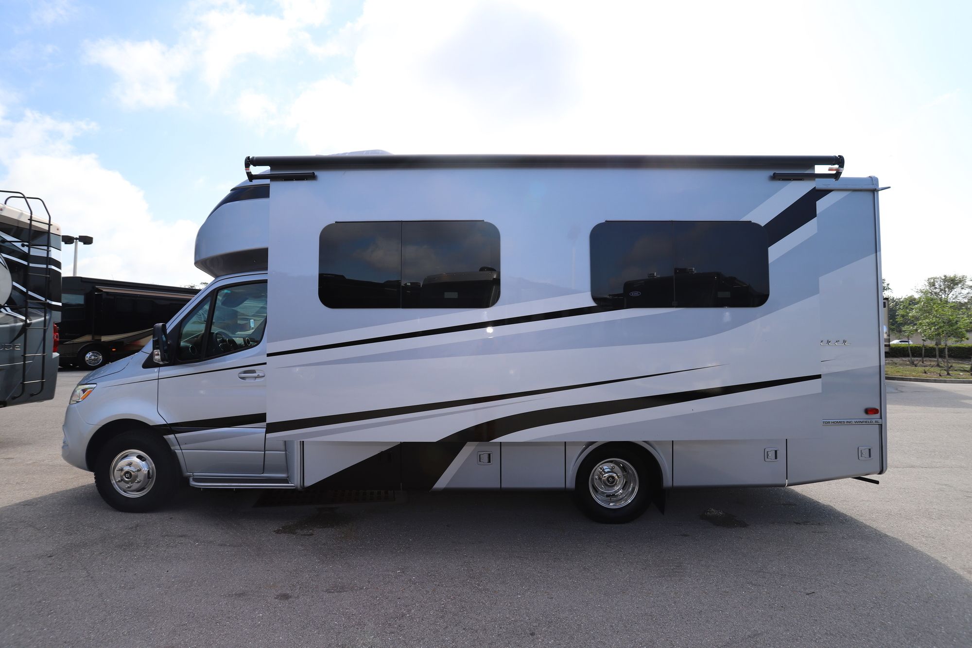 New 2020 Tiffin Motor Homes Wayfarer 25RW Class C  For Sale