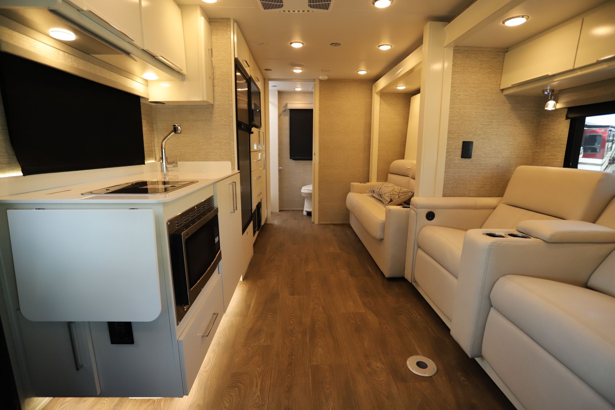 New 2020 Tiffin Motor Homes Wayfarer 25RW Class C  For Sale