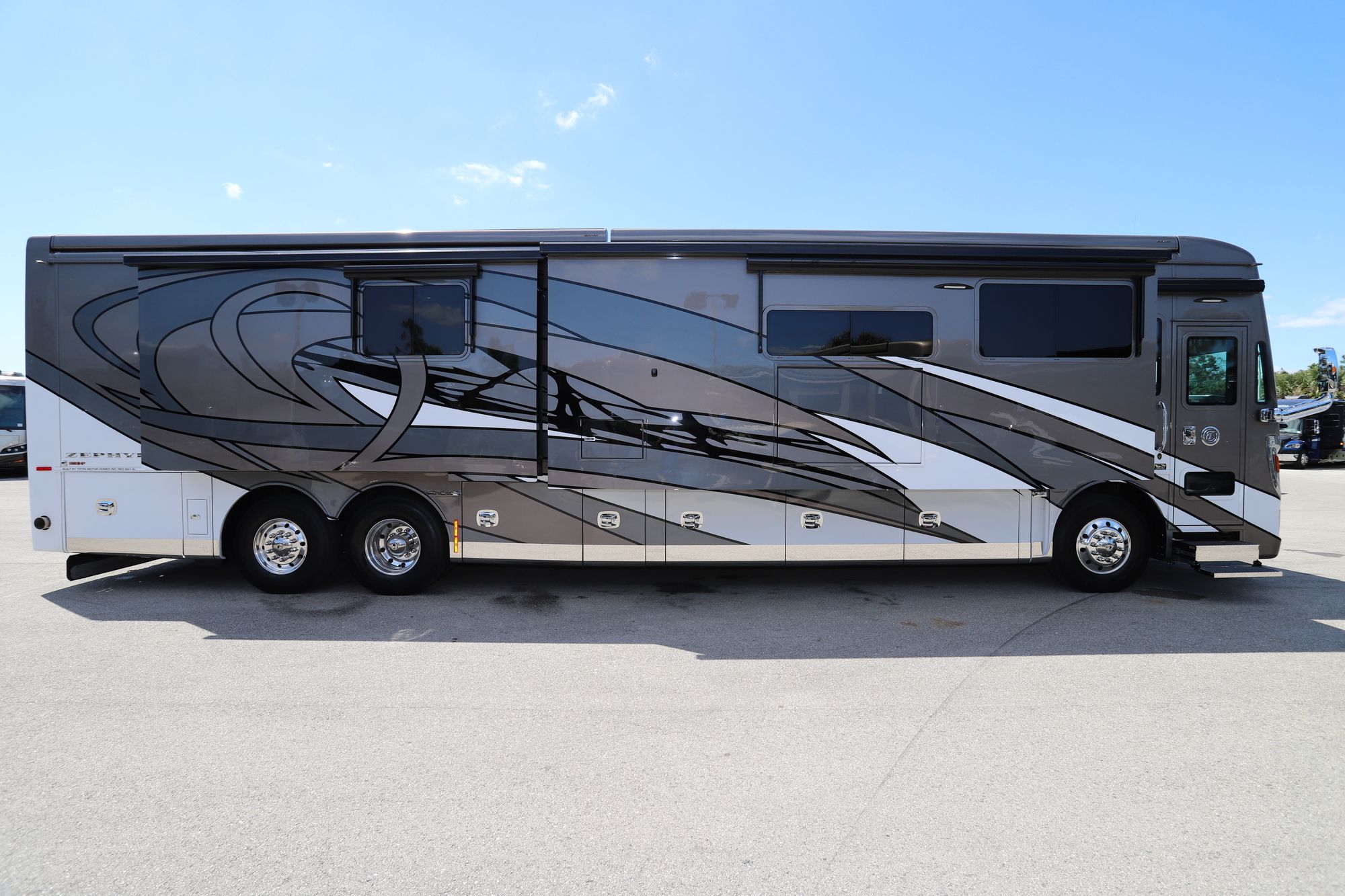 New 2020 Tiffin Motor Homes Zephyr 45PZ Class A  For Sale