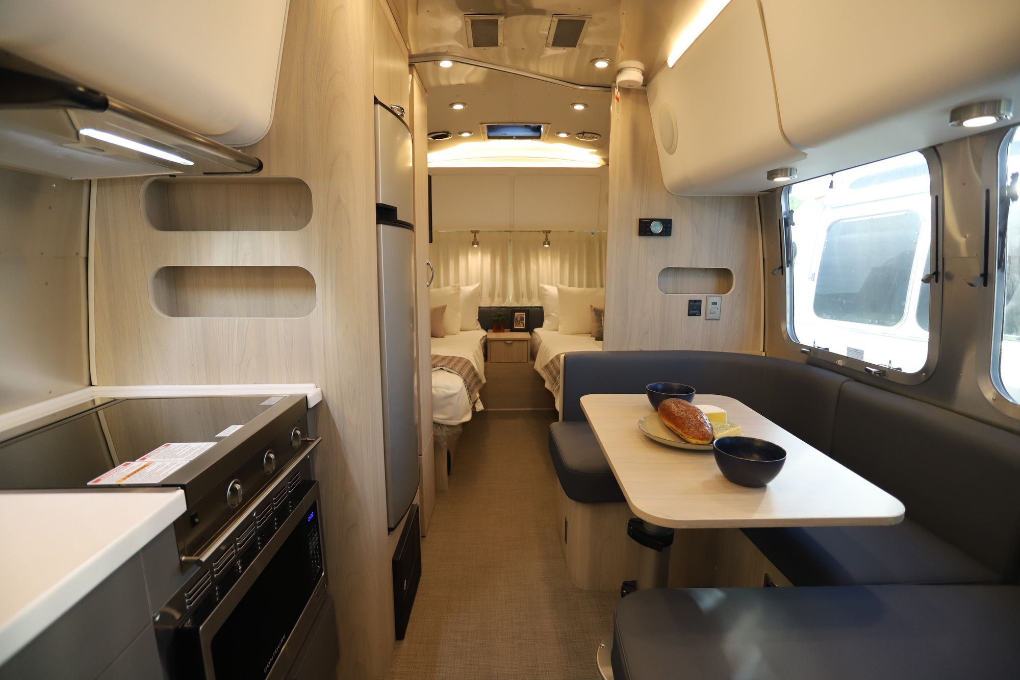 New 2020 Airstream Globetrotter 23FB Travel Trailer  For Sale