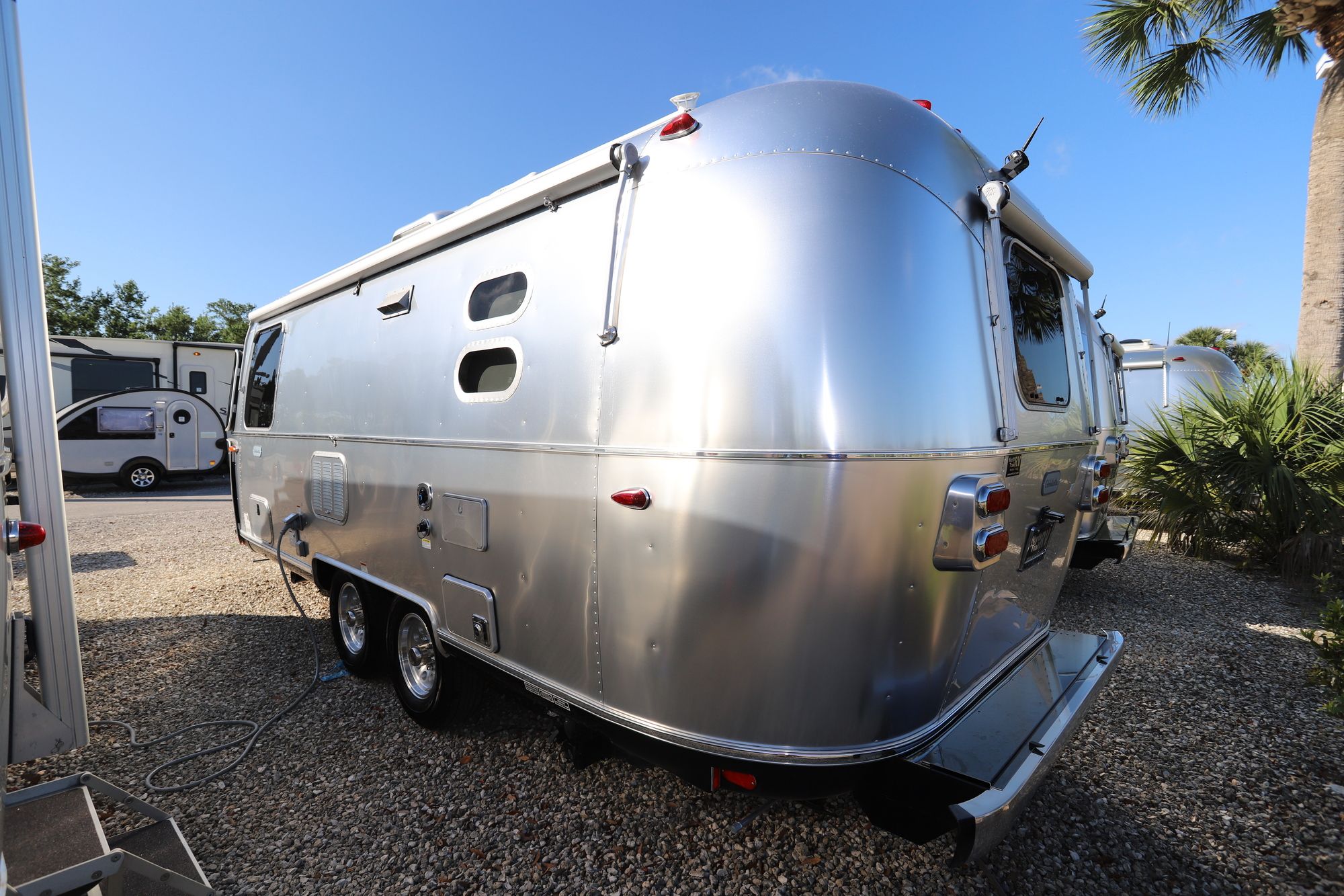 New 2020 Airstream Globetrotter 23FB Travel Trailer  For Sale