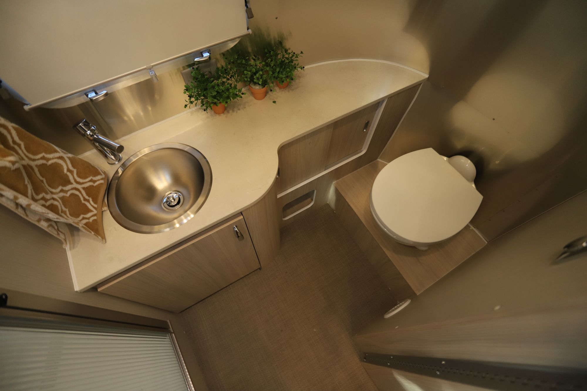 New 2020 Airstream Globetrotter 23FB Travel Trailer  For Sale