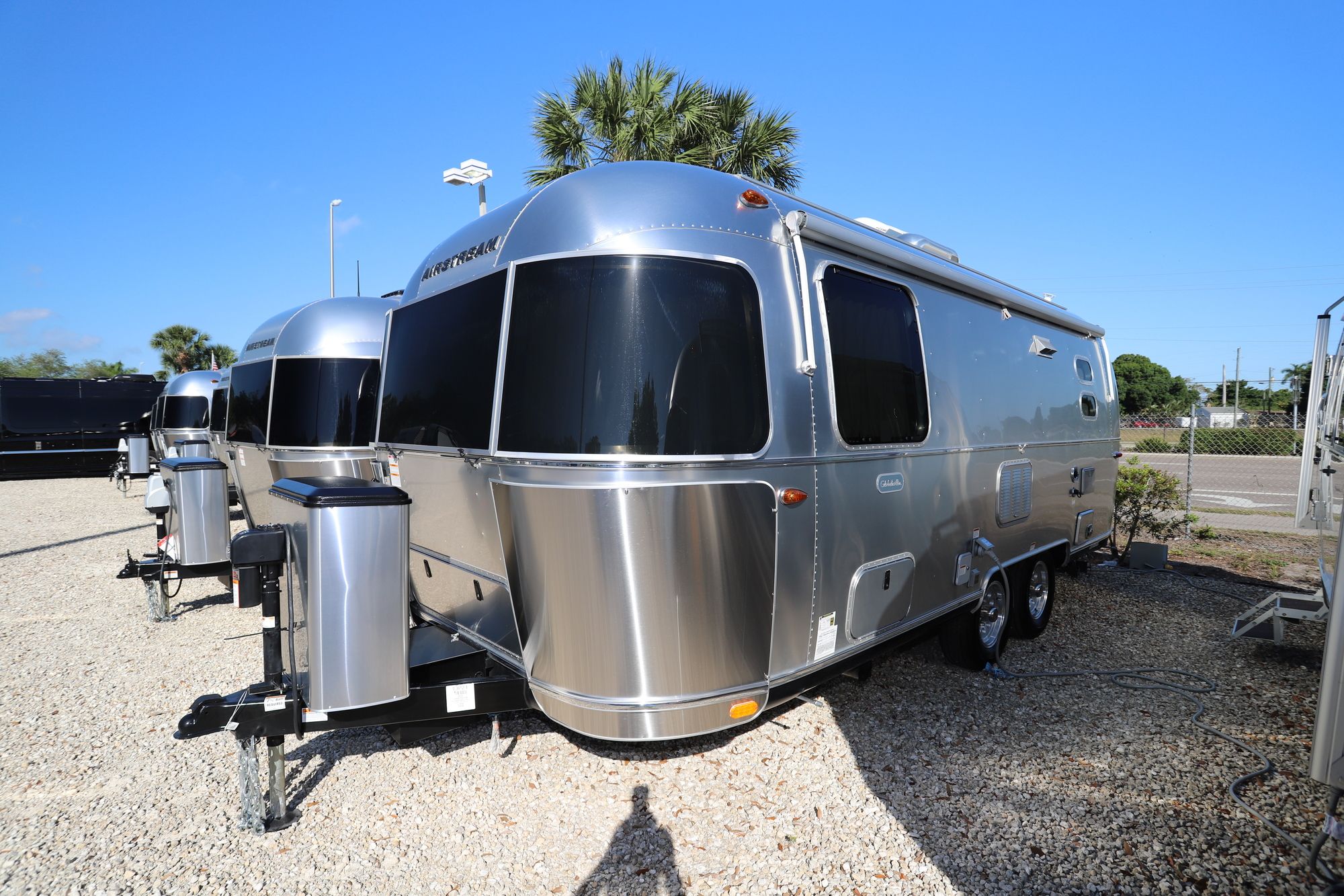 New 2020 Airstream Globetrotter 23FB Travel Trailer  For Sale