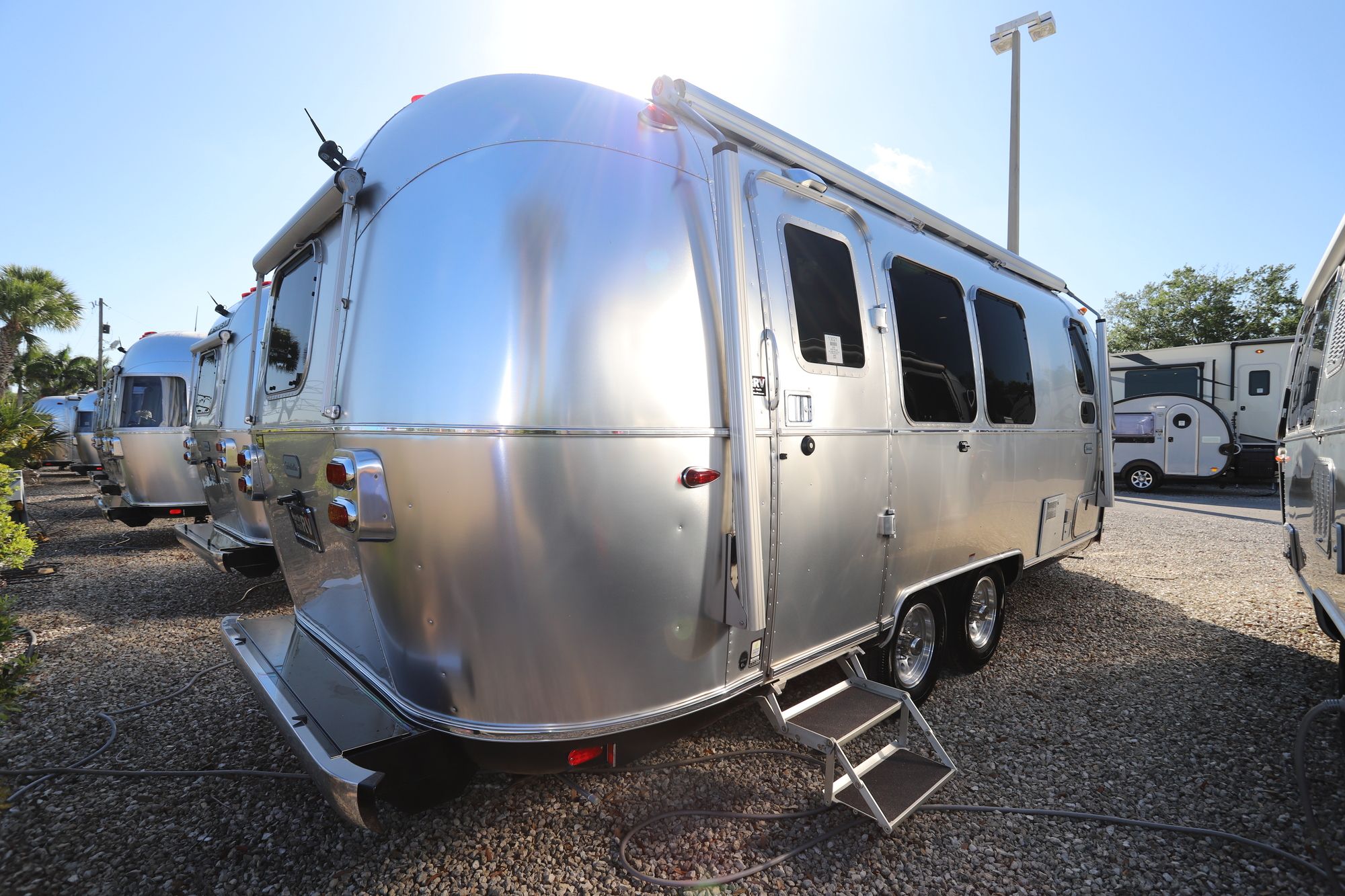 New 2020 Airstream Globetrotter 23FB Travel Trailer  For Sale