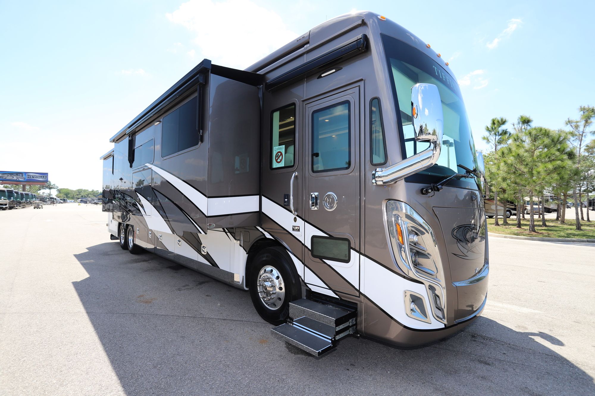 New 2020 Tiffin Motor Homes Zephyr 45PZ Class A  For Sale