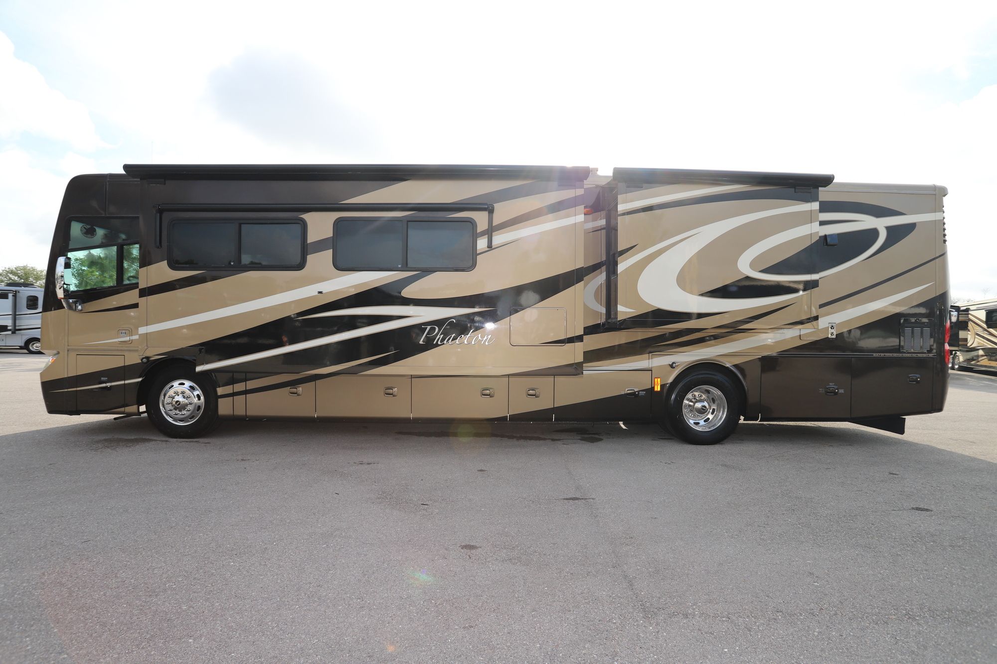 Used 2012 Tiffin Motor Homes Phaeton 40QBH Class A  For Sale