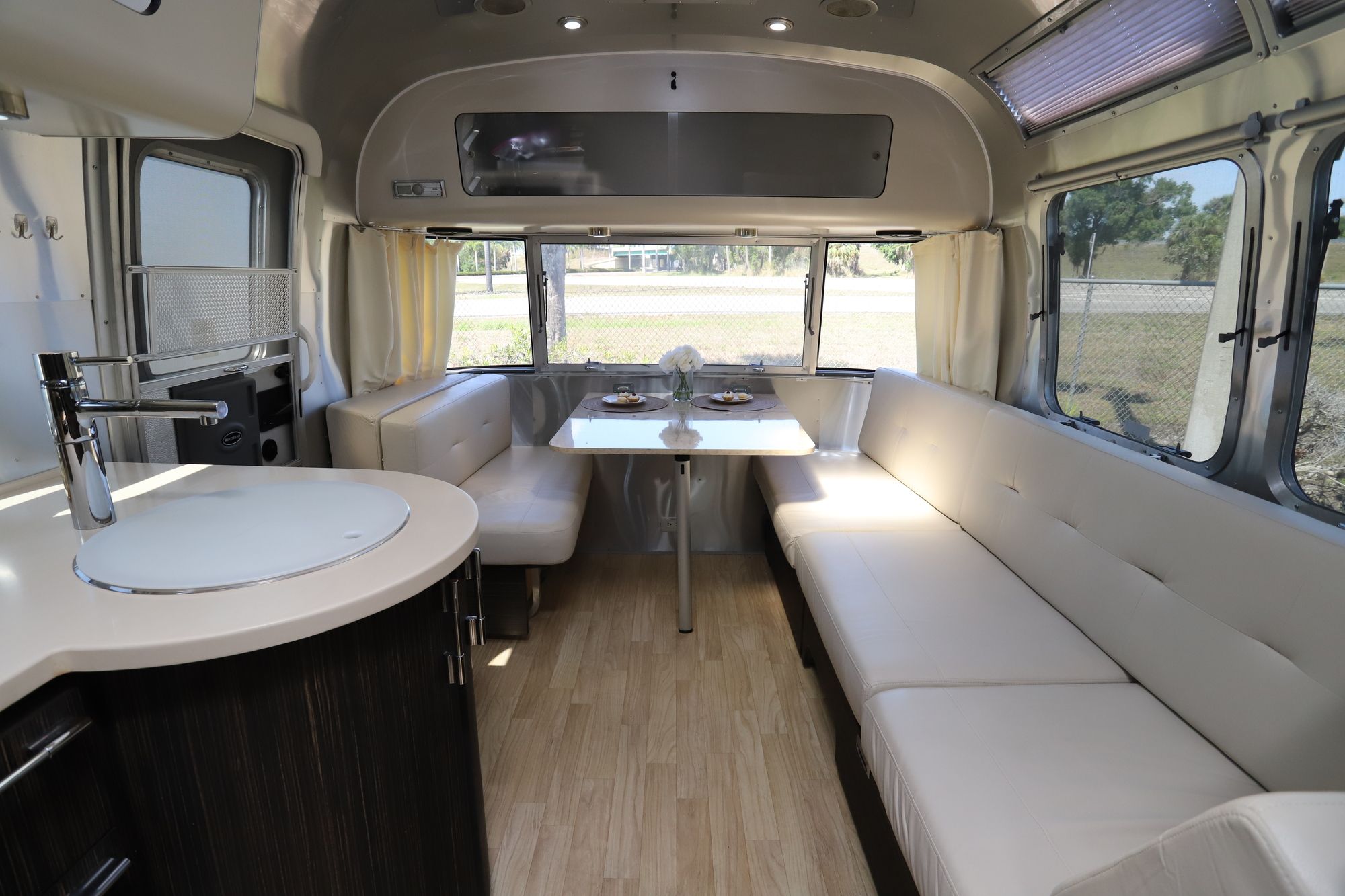 Used 2015 Airstream Intl Signature 27FB Travel Trailer  For Sale