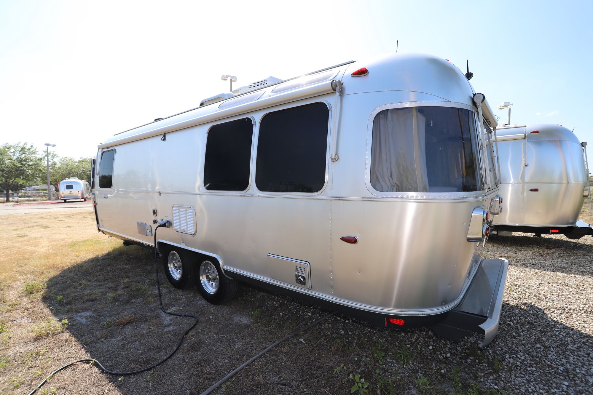 Used 2015 Airstream Intl Signature 27FB Travel Trailer  For Sale