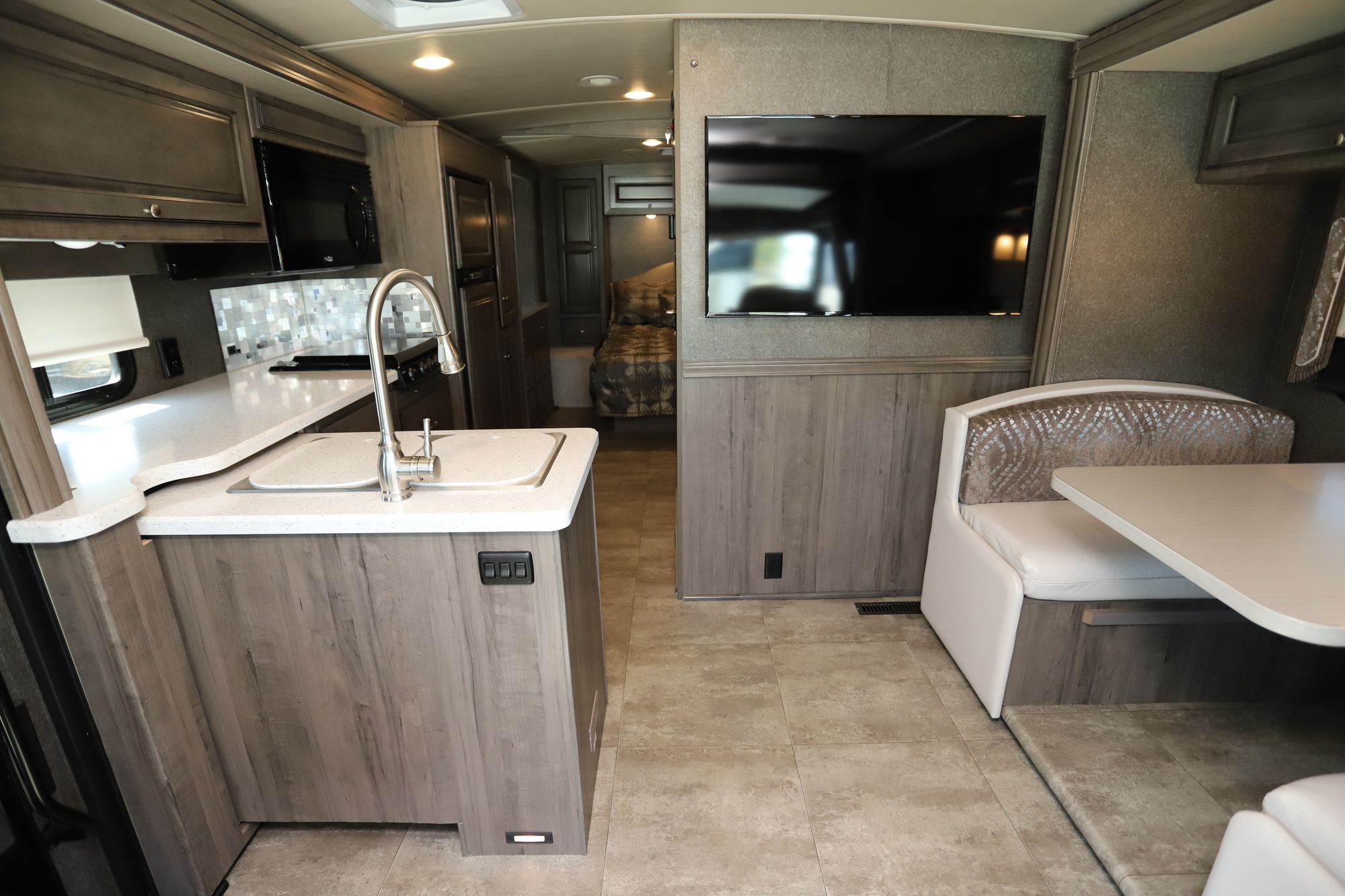 Used 2018 Winnebago Vista Lx 27N Class A  For Sale