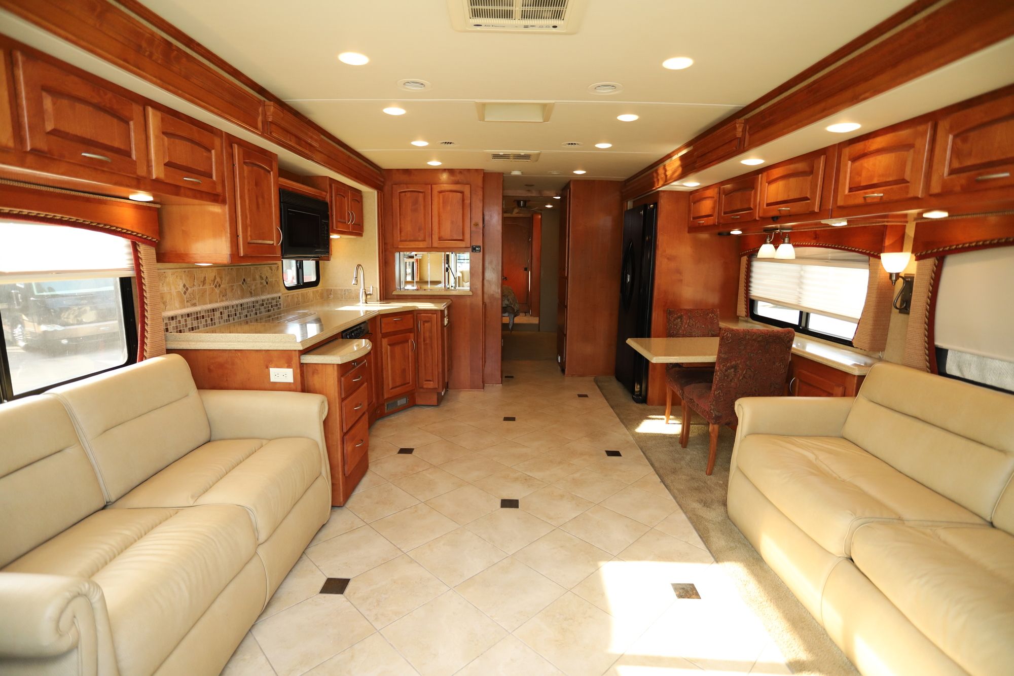 Used 2011 Holiday Rambler Endeavor 43PAQ Class A  For Sale