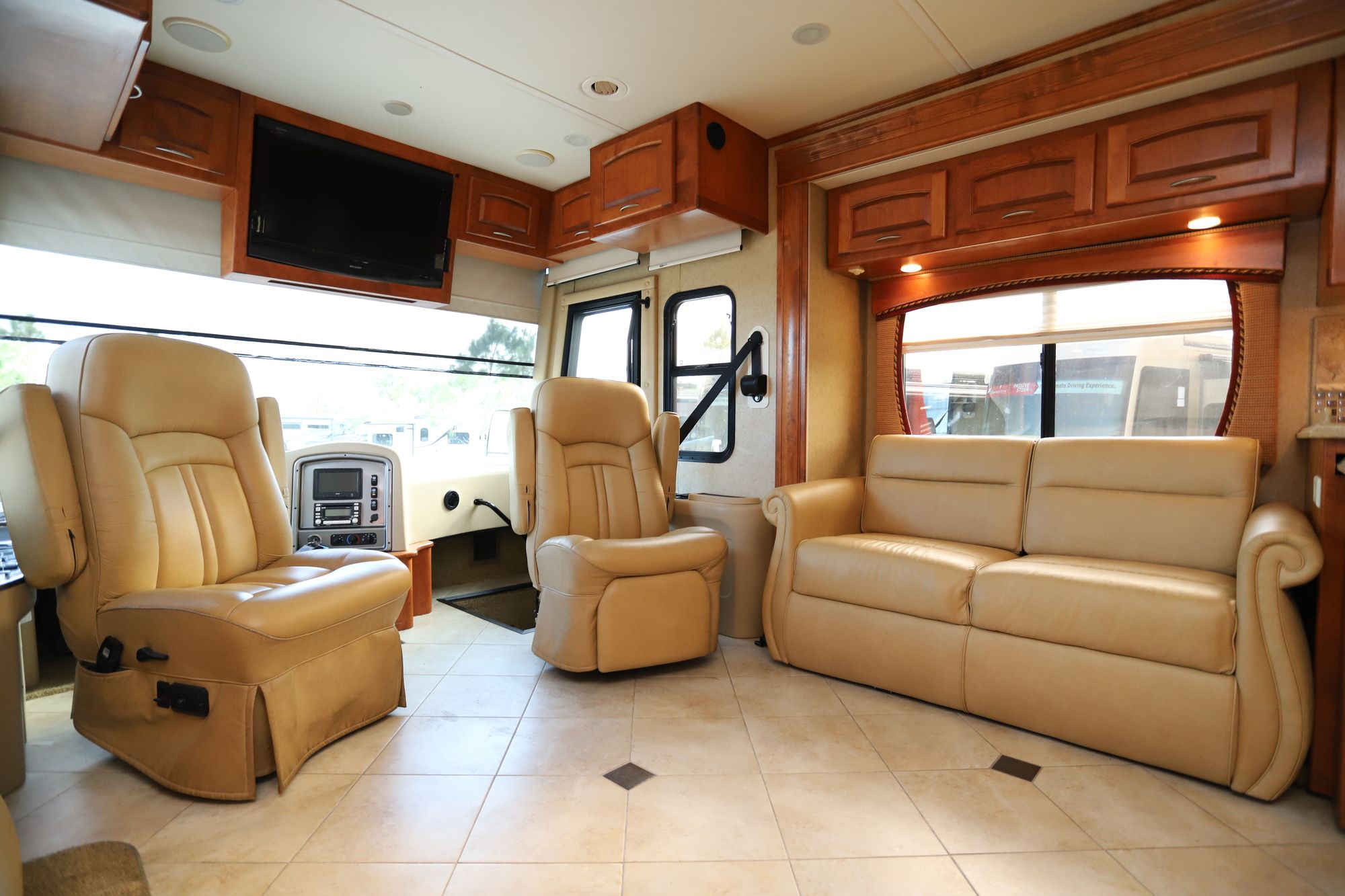 Used 2011 Holiday Rambler Endeavor 43PAQ Class A  For Sale