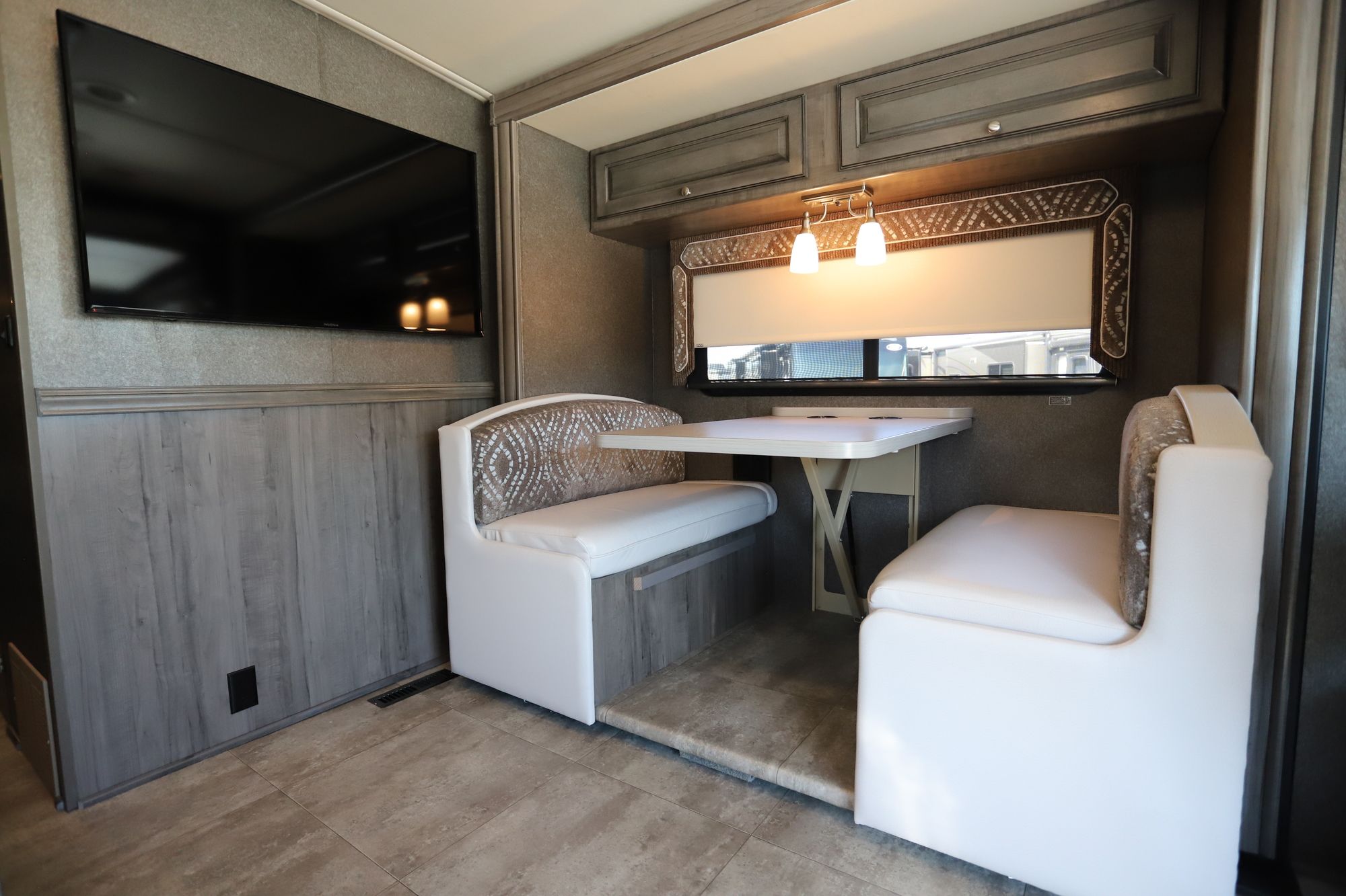 Used 2018 Winnebago Vista Lx 27N Class A  For Sale