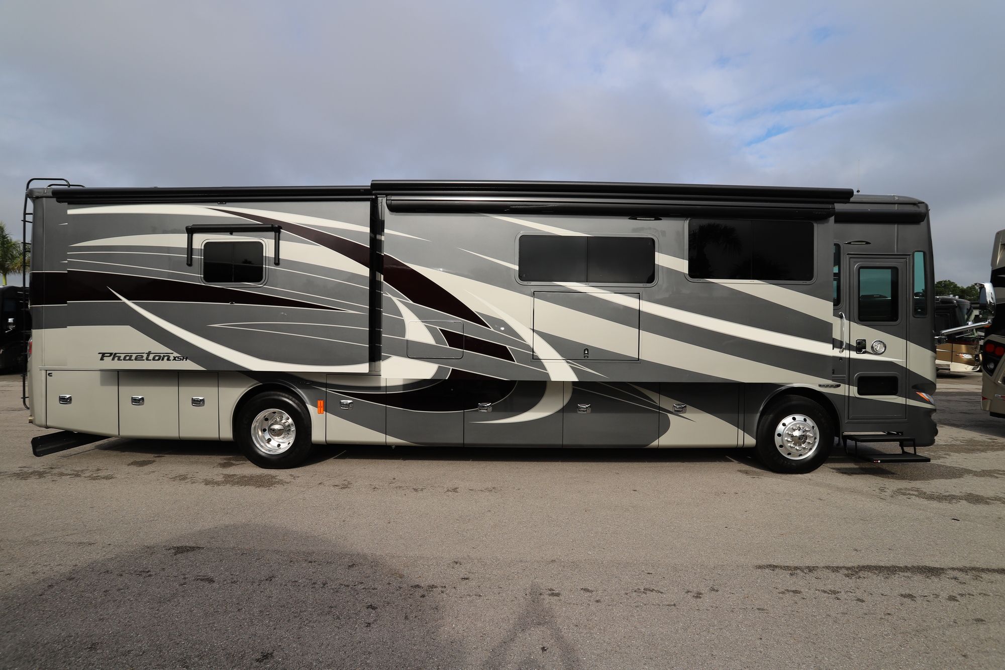 Used 2019 Tiffin Motor Homes Phaeton 40IH Class A  For Sale