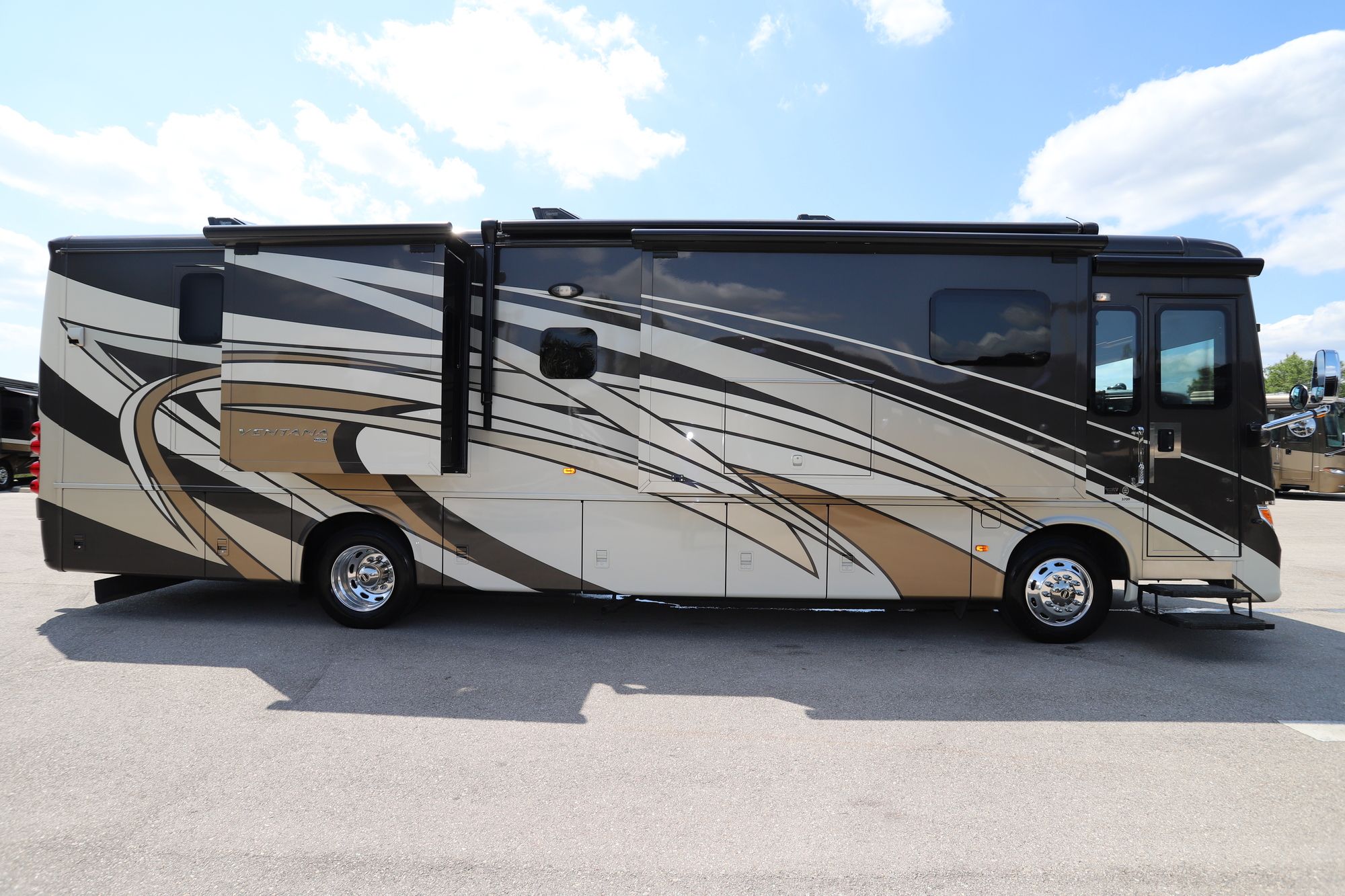 Used 2016 Newmar Ventana 3709 Class A  For Sale