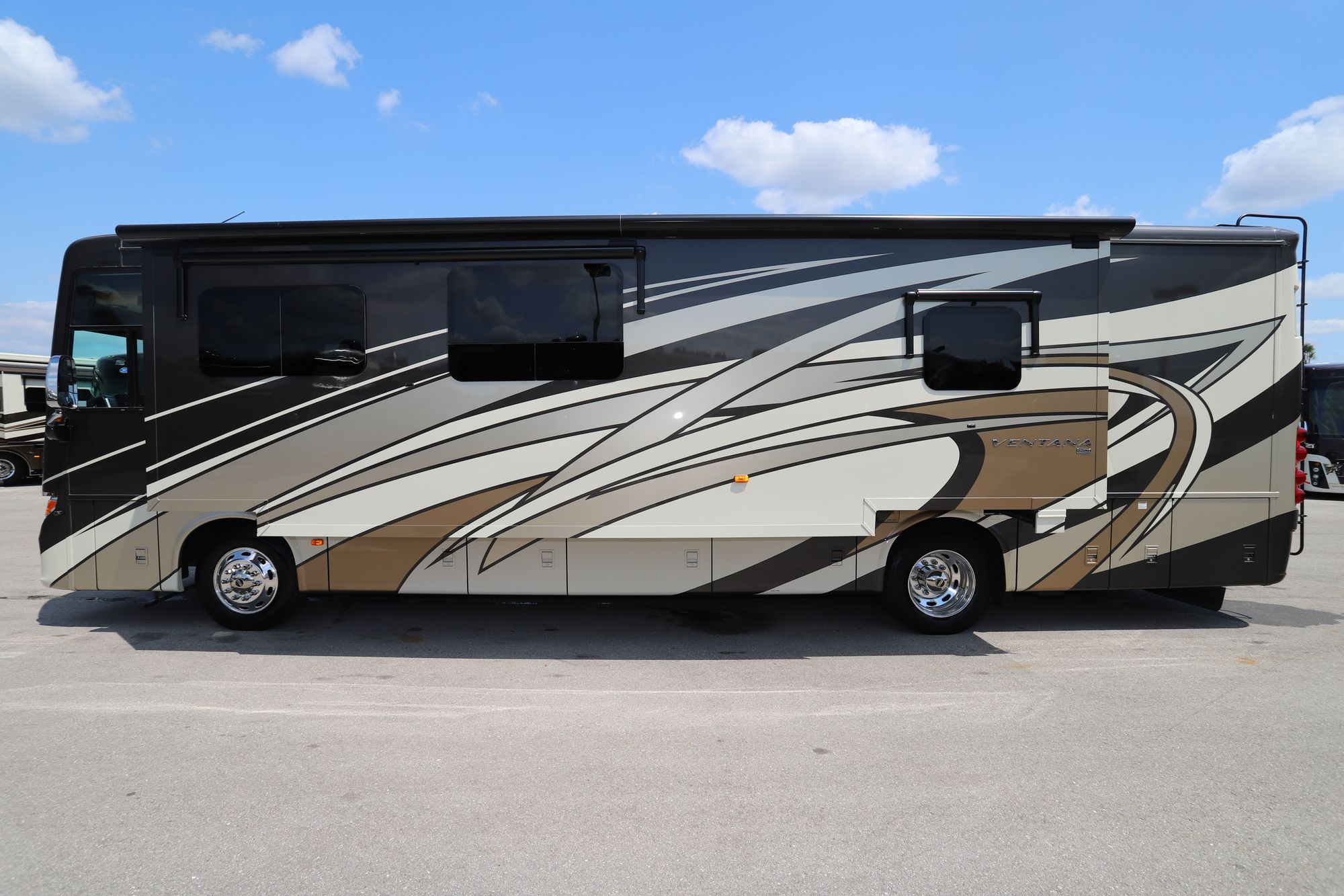 Used 2016 Newmar Ventana 3709 Class A  For Sale