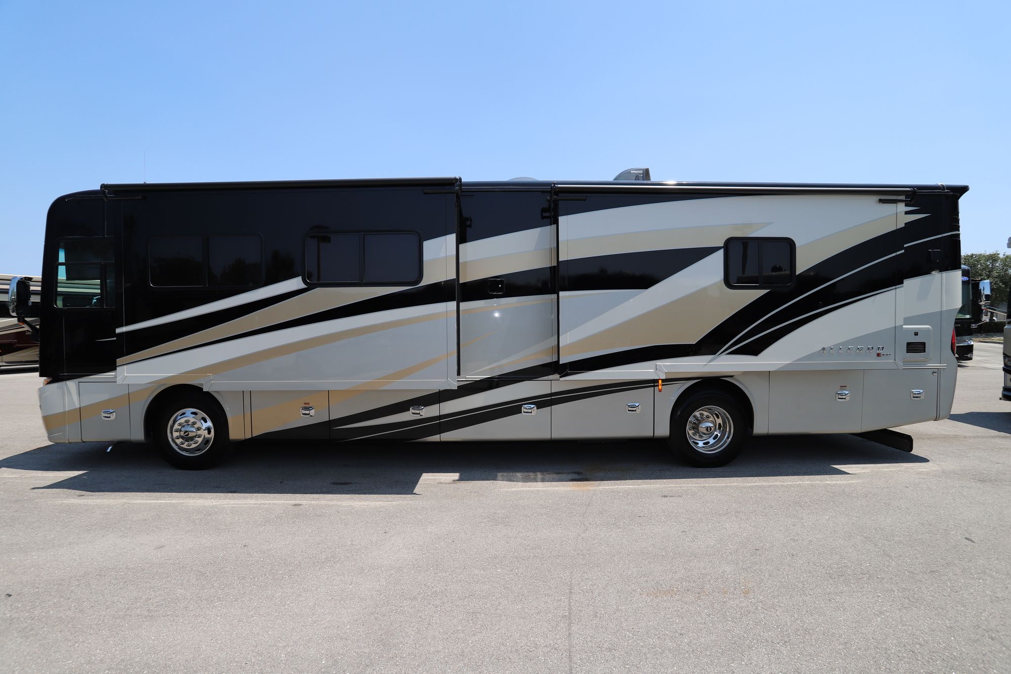 Used 2020 Tiffin Motor Homes Allegro Red 37PA Class A  For Sale