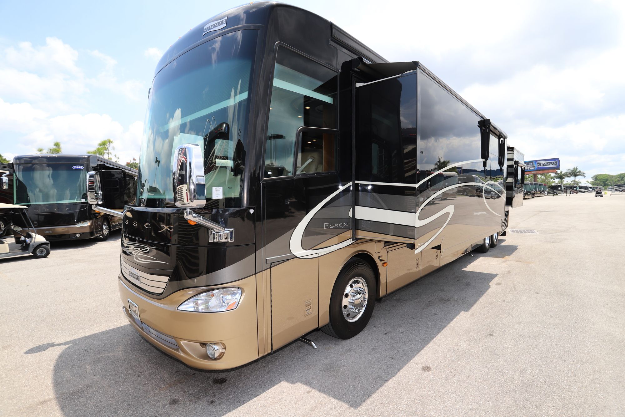 Used 2014 Newmar Essex 4557 Class A  For Sale