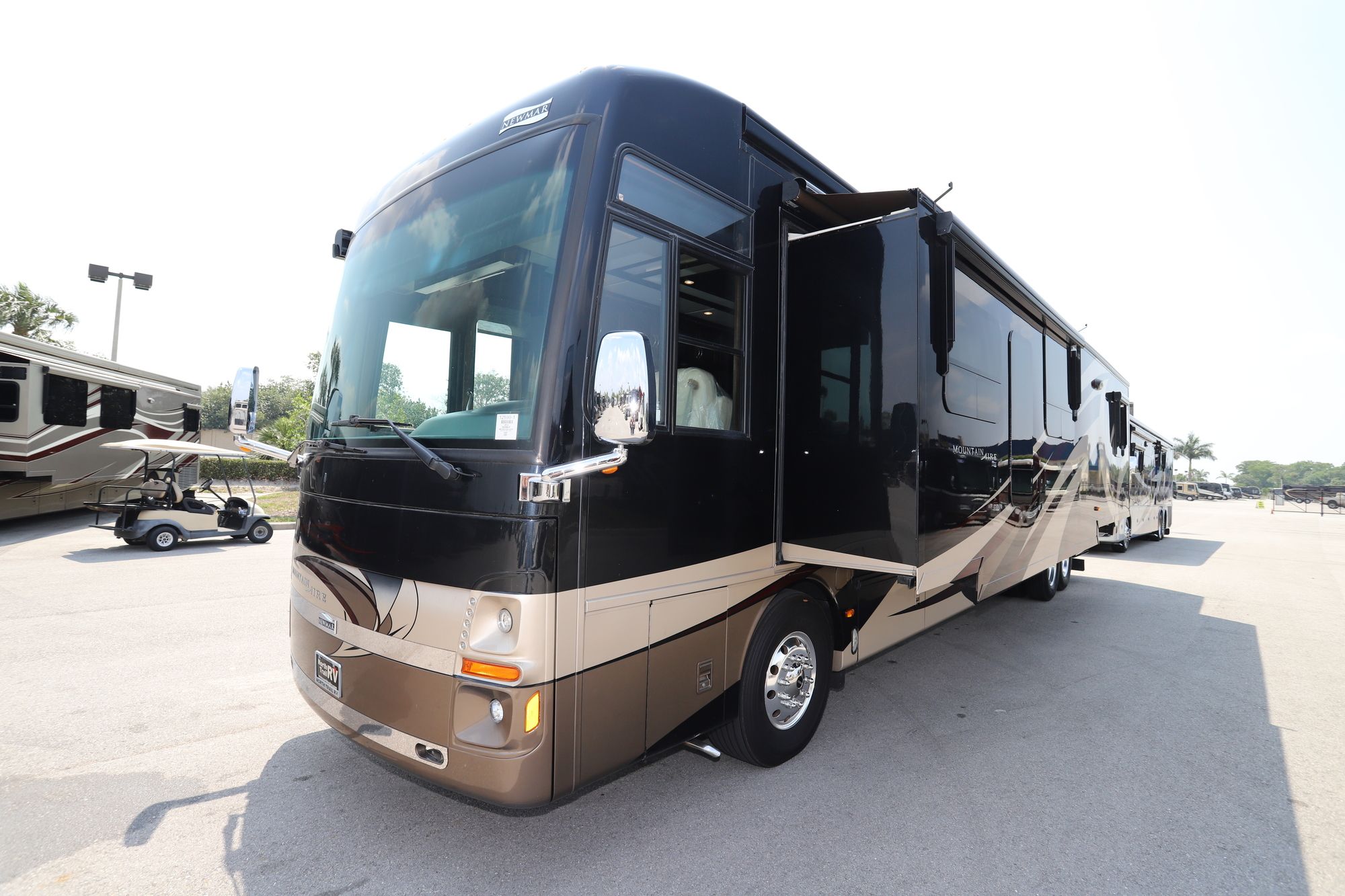 Used 2014 Newmar Mountain Aire 4361 Class A  For Sale