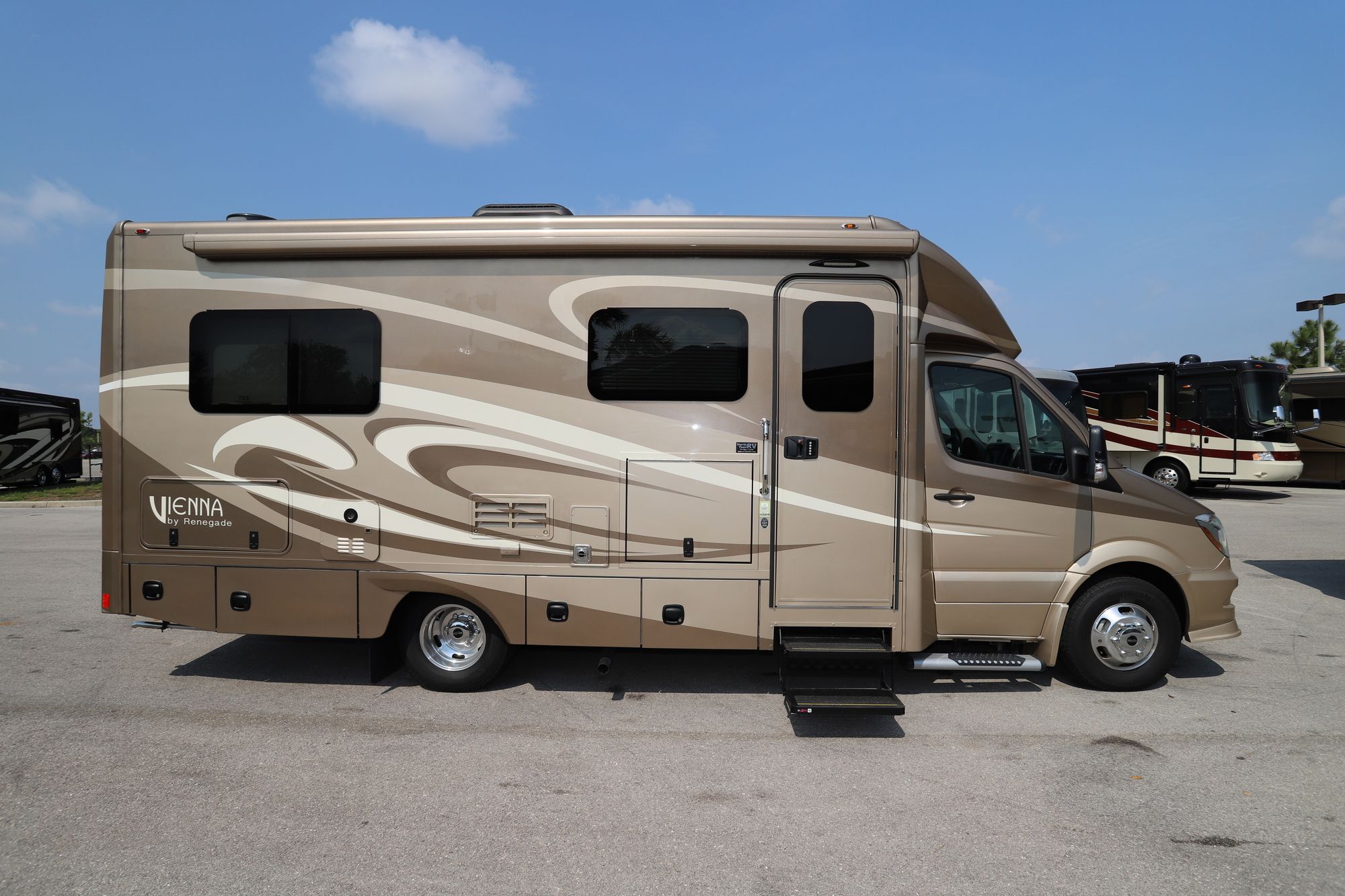 New 2019 Renegade Rv Vienna 25VUCB Class C  For Sale