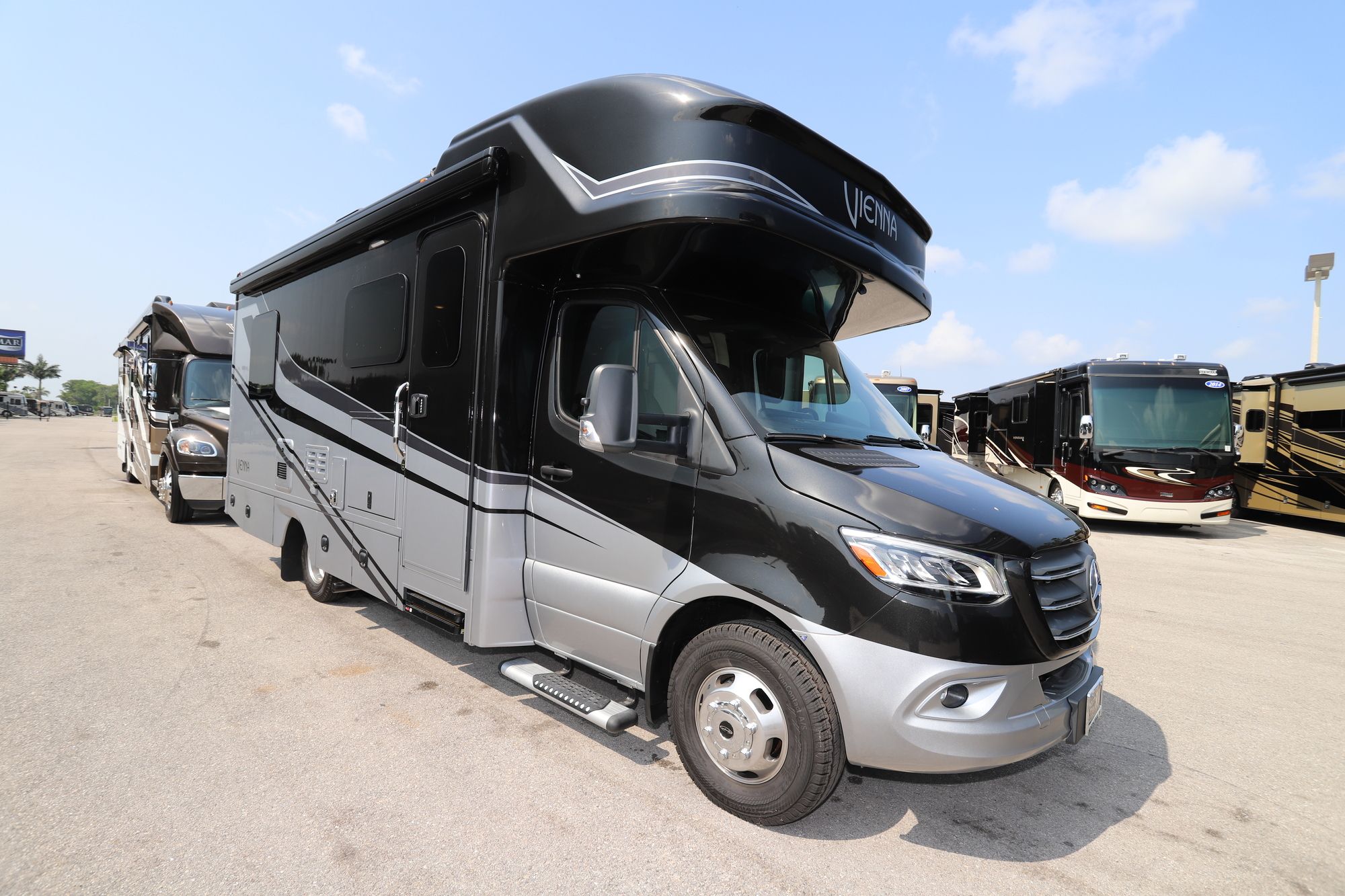 New 2020 Renegade Rv Vienna 25-V-FWC Class C  For Sale