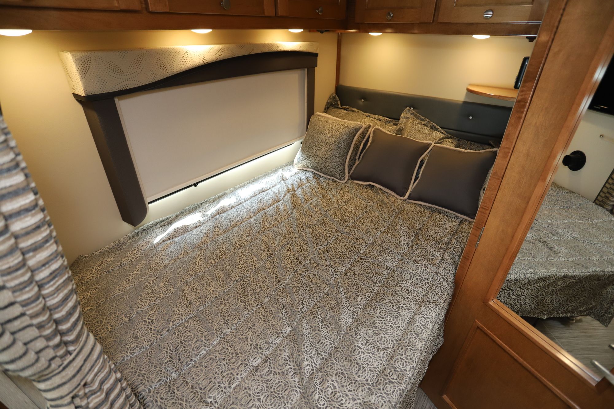 New 2019 Renegade Rv Vienna 25VUCB Class C  For Sale