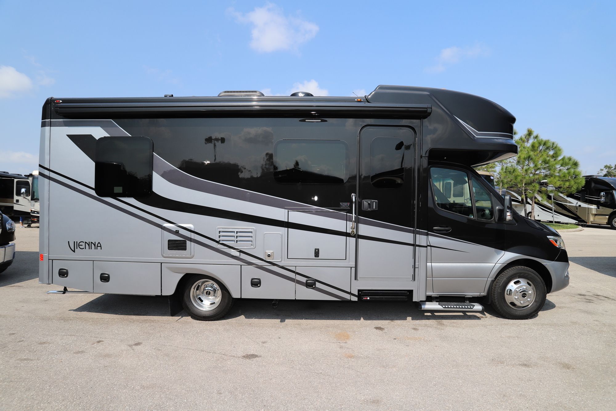 New 2020 Renegade Rv Vienna 25-V-FWC Class C  For Sale