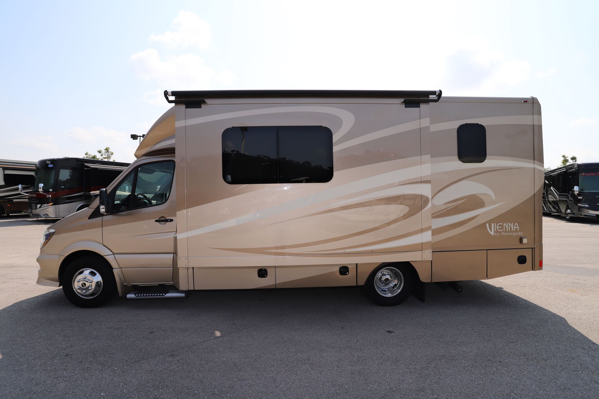 New 2019 Renegade Rv Vienna 25VUCB Class C  For Sale