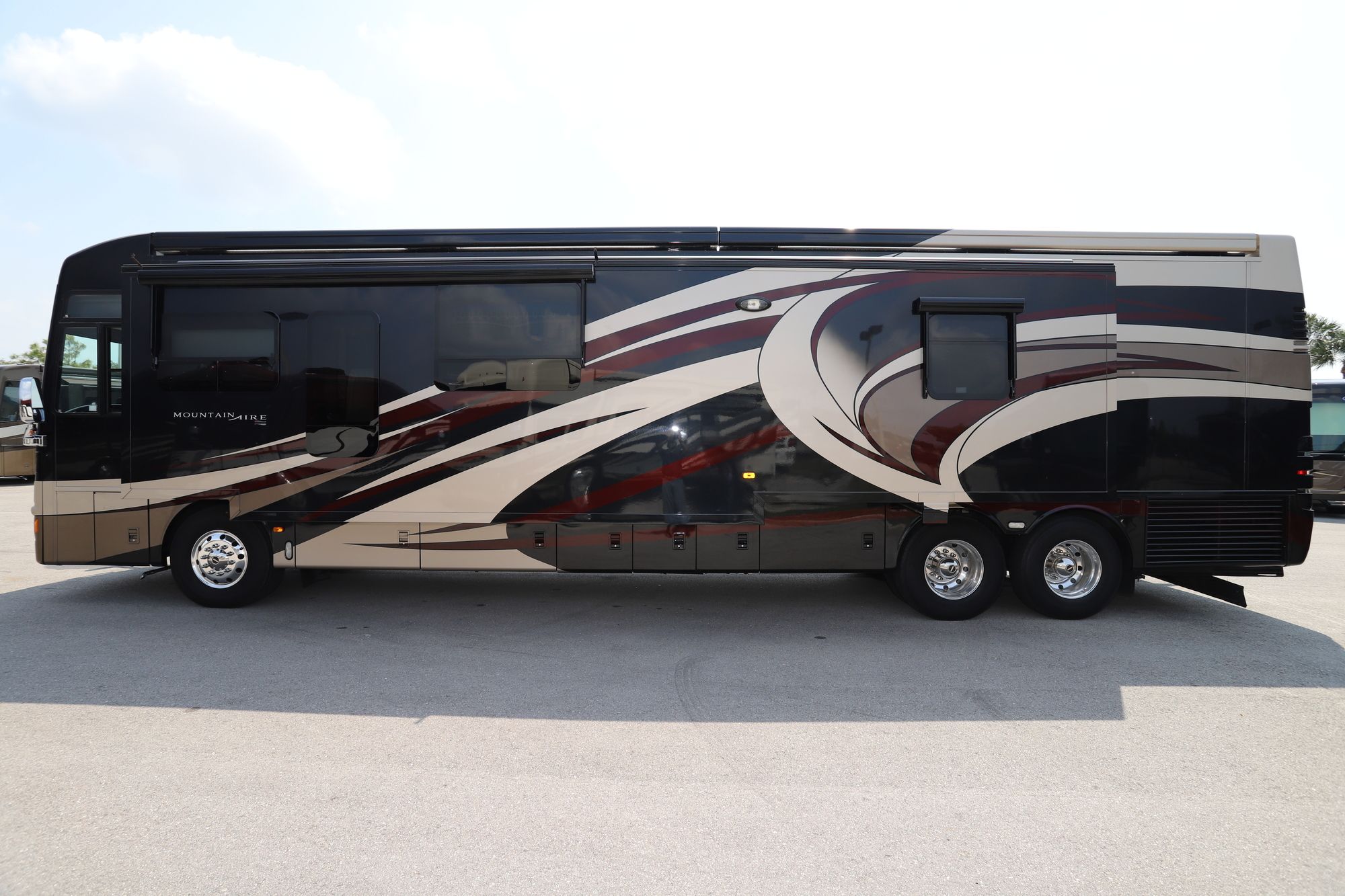 Used 2014 Newmar Mountain Aire 4361 Class A  For Sale