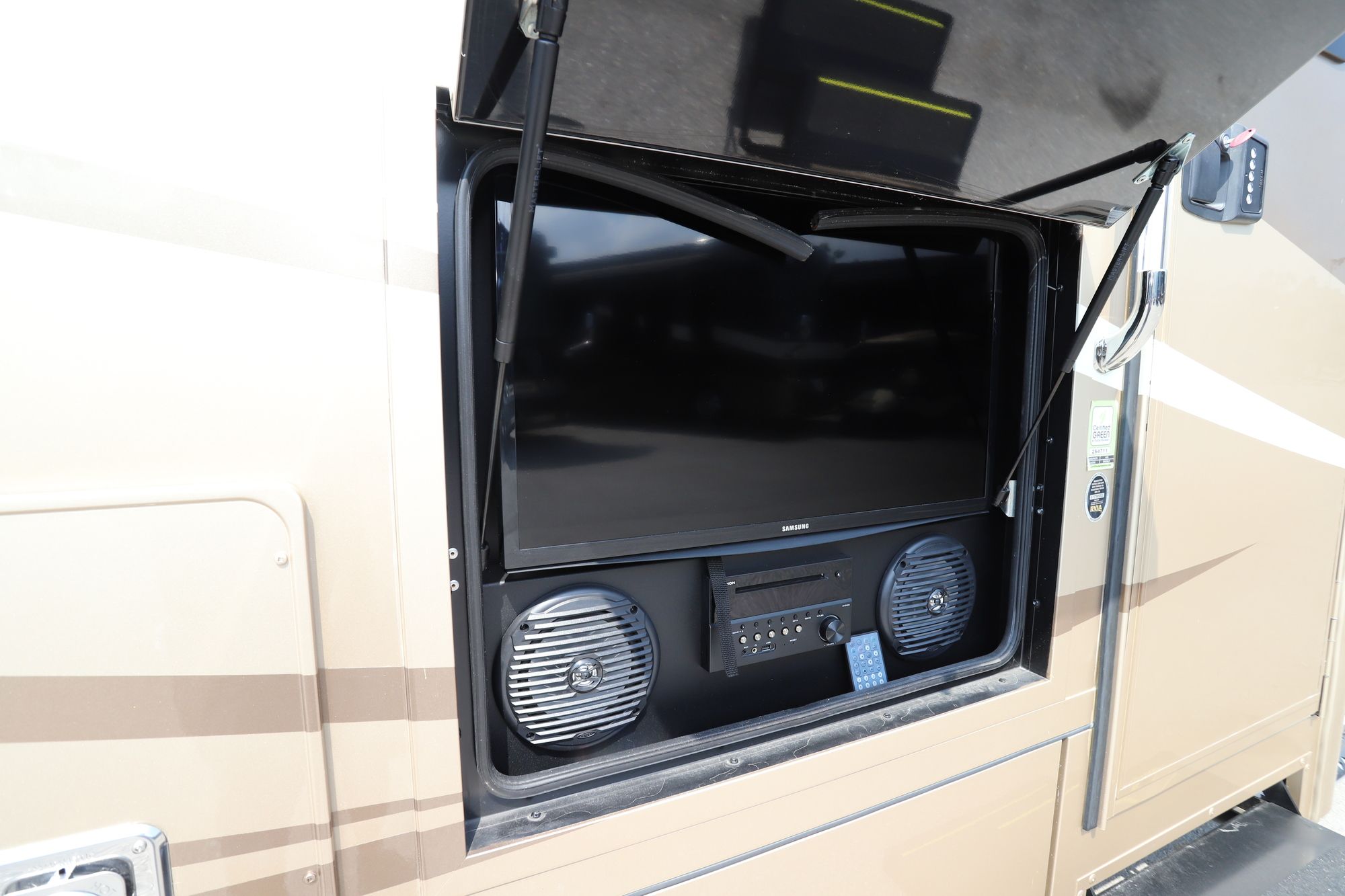 New 2019 Renegade Rv Vienna 25VUCB Class C  For Sale