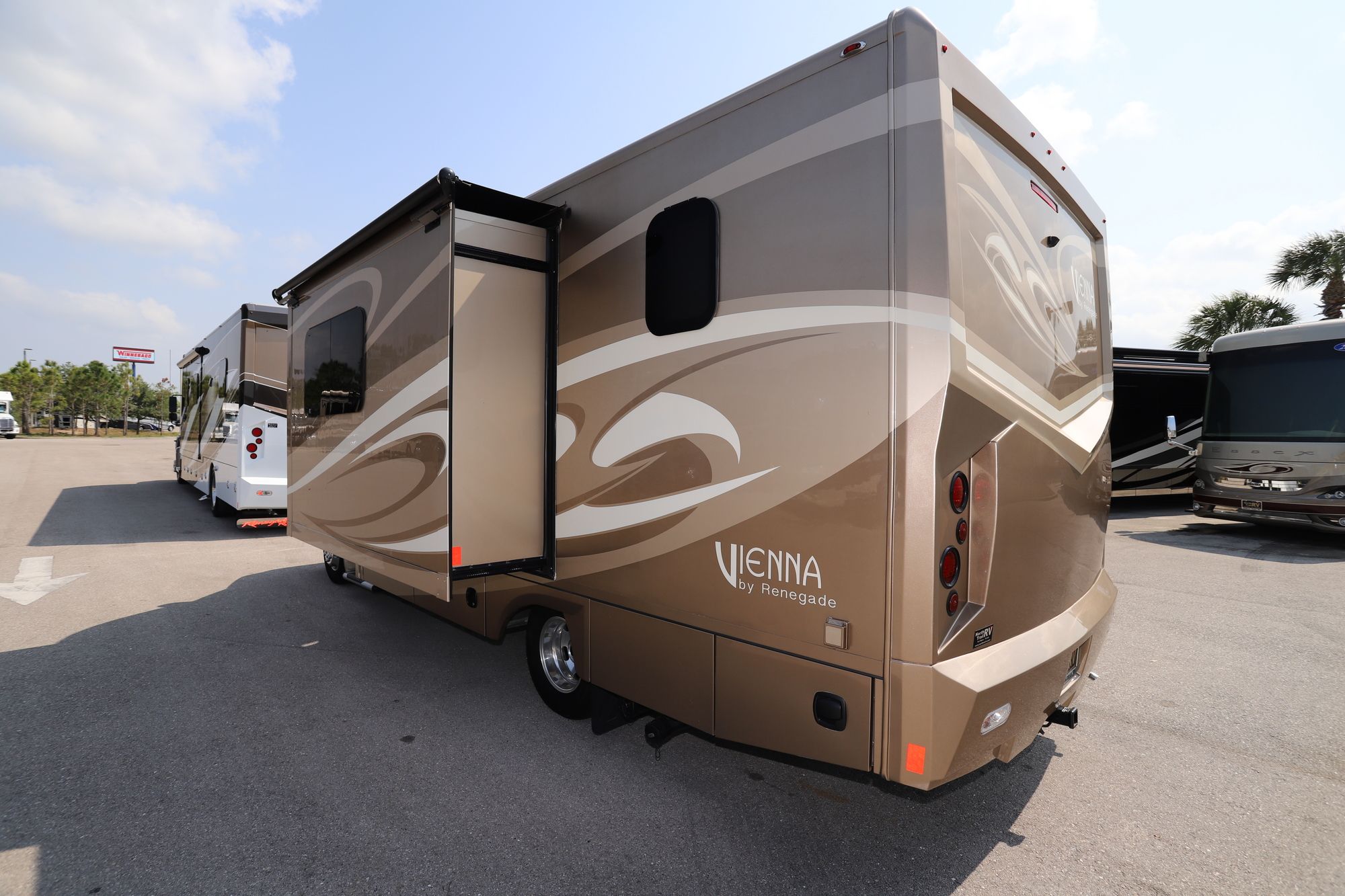 New 2019 Renegade Rv Vienna 25VUCB Class C  For Sale