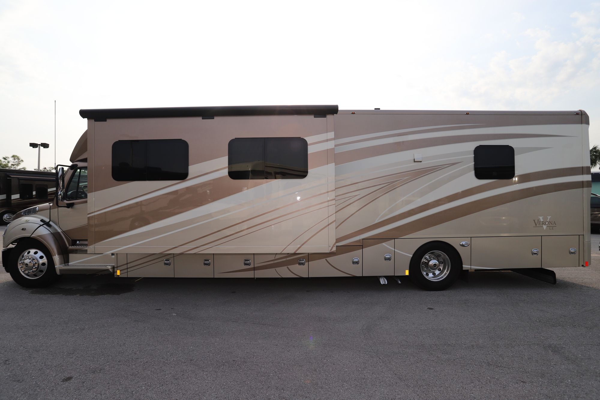 New 2019 Renegade Rv Verona Le 40LTS Super C  For Sale