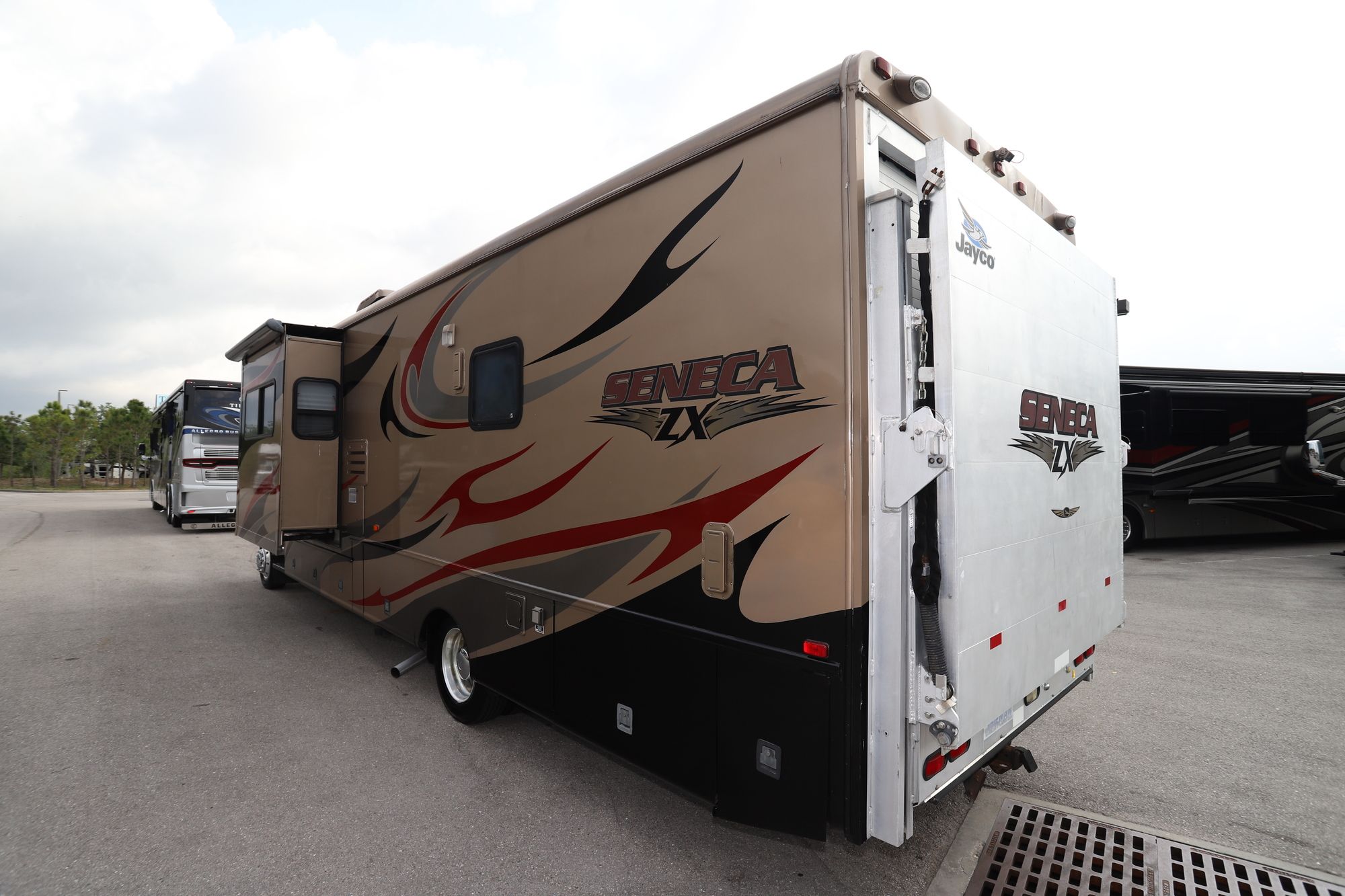 Used 2008 Jayco Seneca 35TM Class C  For Sale