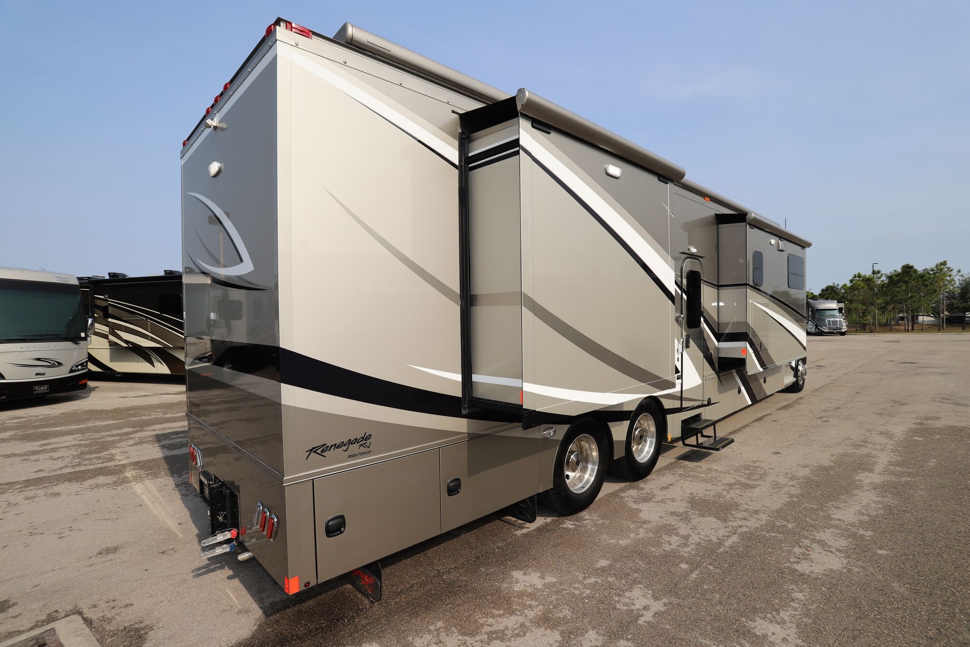 New 2019 Renegade Rv Classic 45CBH-XM Super C  For Sale