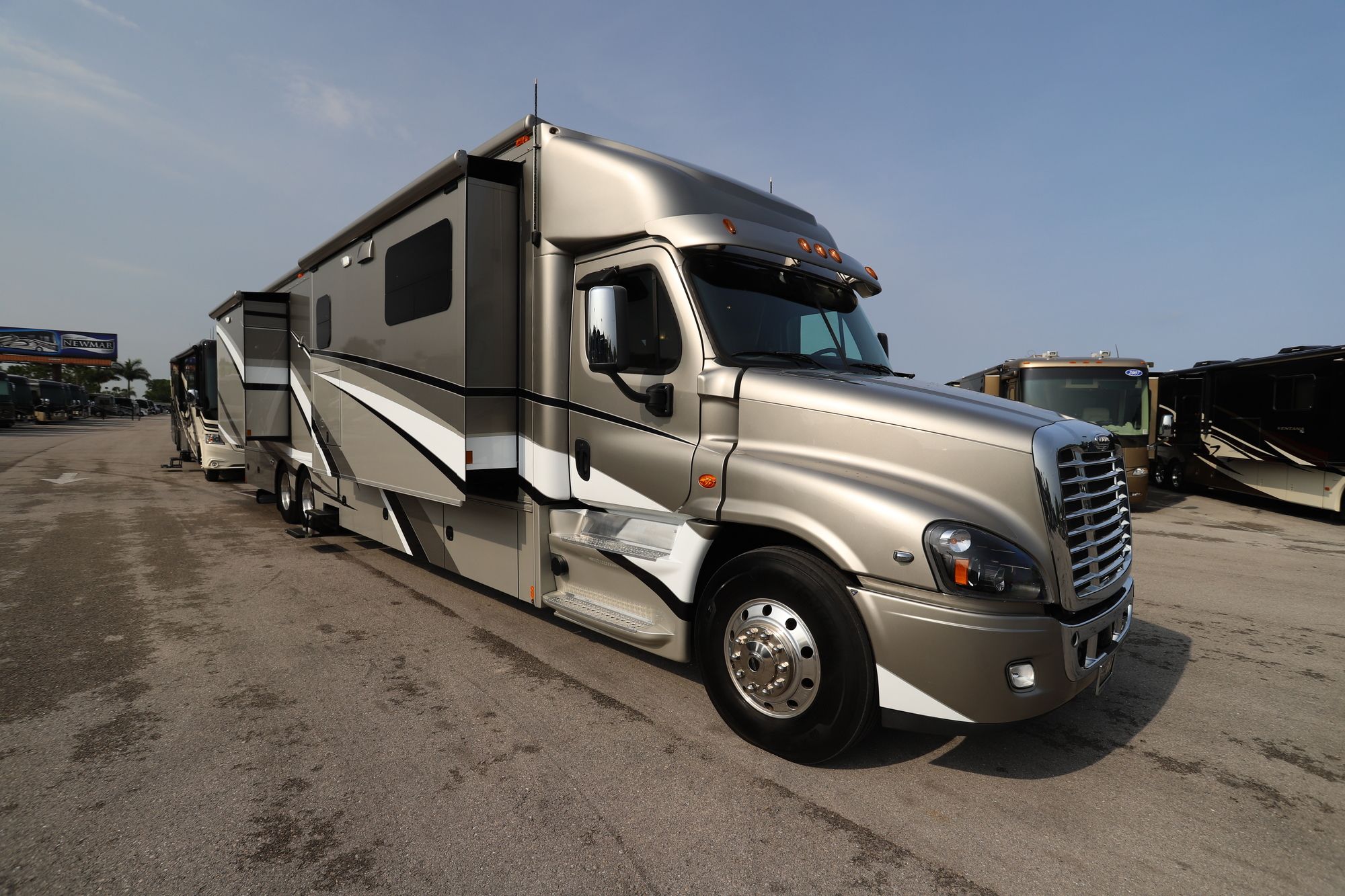 New 2019 Renegade Rv Classic 45CBH-XM Super C  For Sale