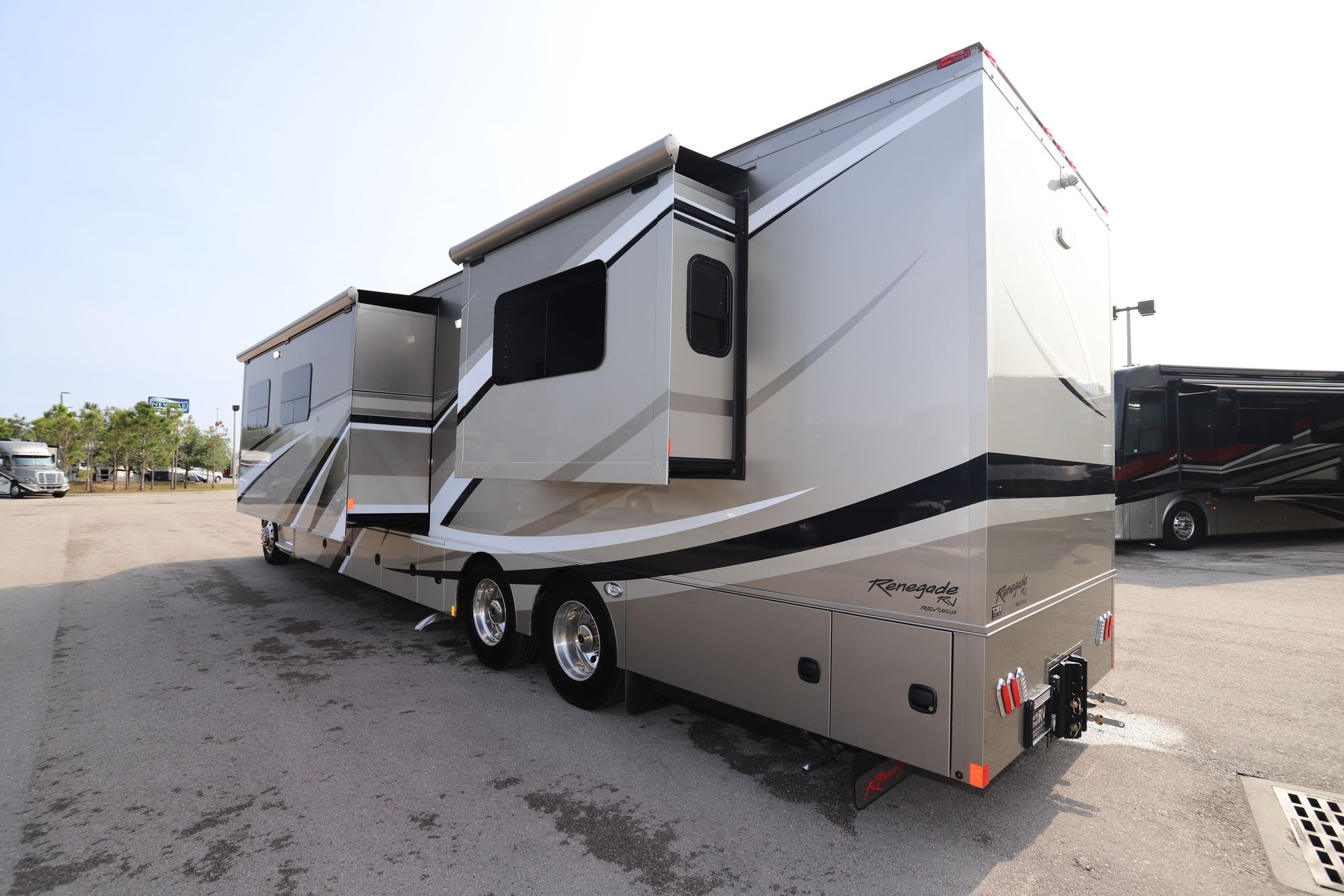 New 2019 Renegade Rv Classic 45CBH-XM Super C  For Sale