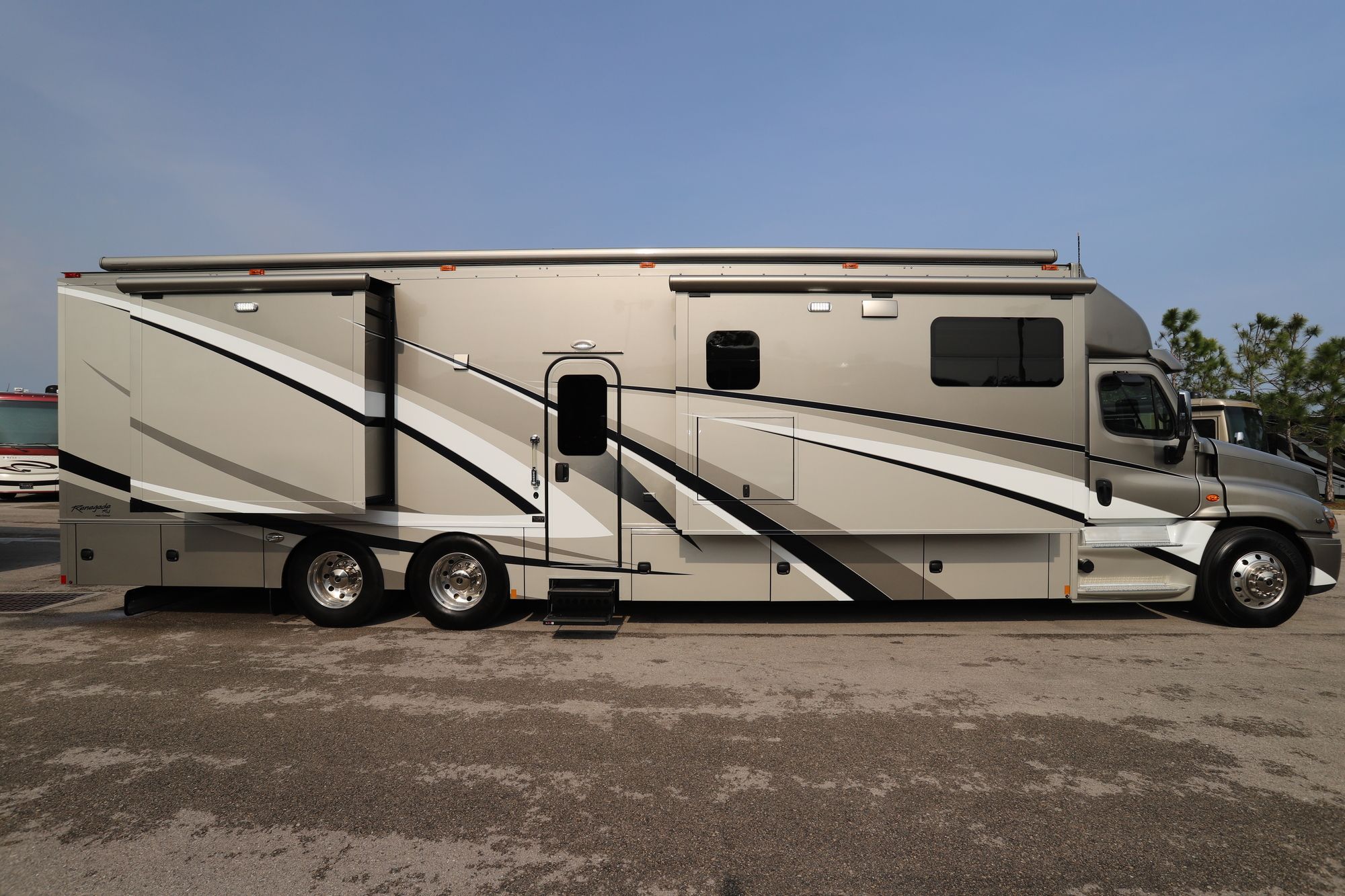 New 2019 Renegade Rv Classic 45CBH-XM Super C  For Sale