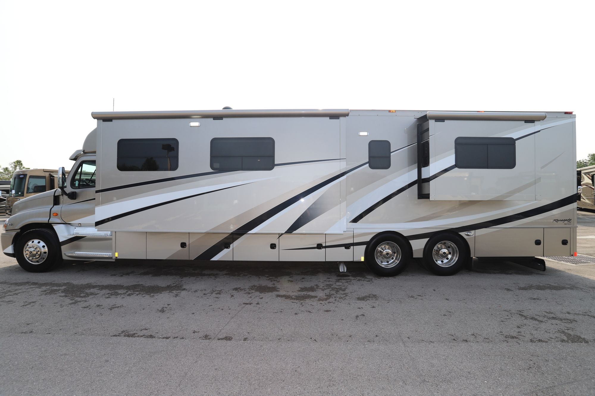 New 2019 Renegade Rv Classic 45CBH-XM Super C  For Sale