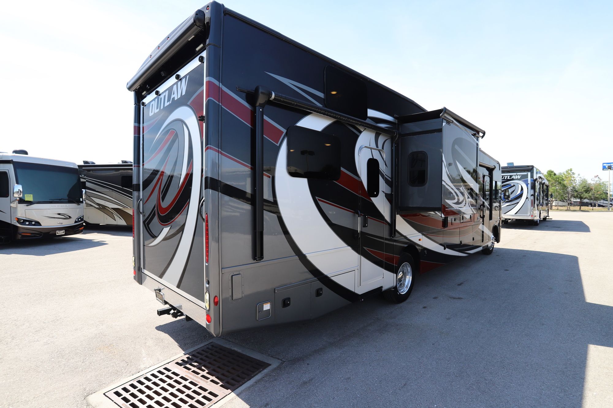 New 2019 Thor Outlaw TOYHAULER Class A  For Sale