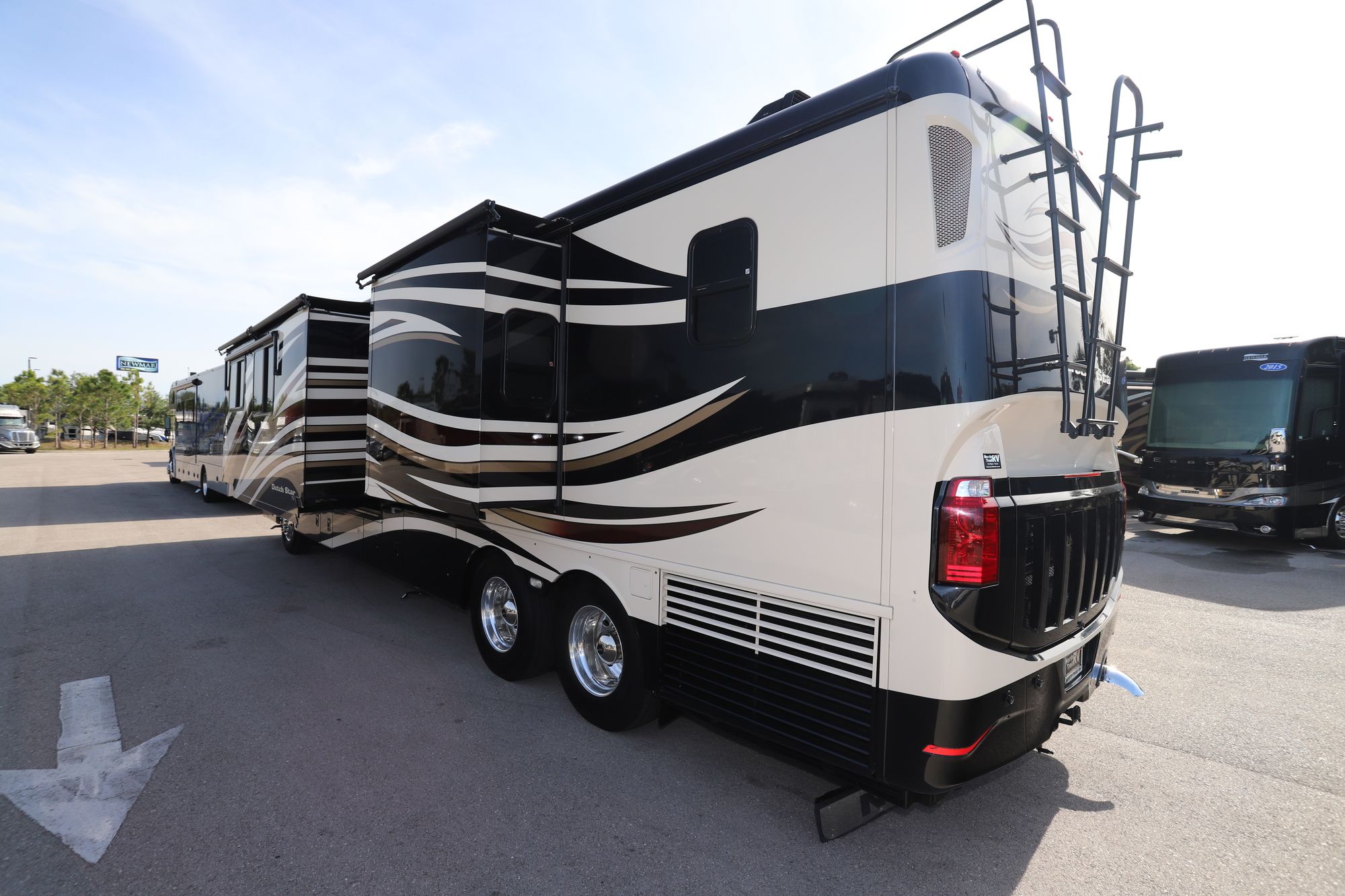 Used 2013 Newmar Dutch Star 4338 Class A  For Sale