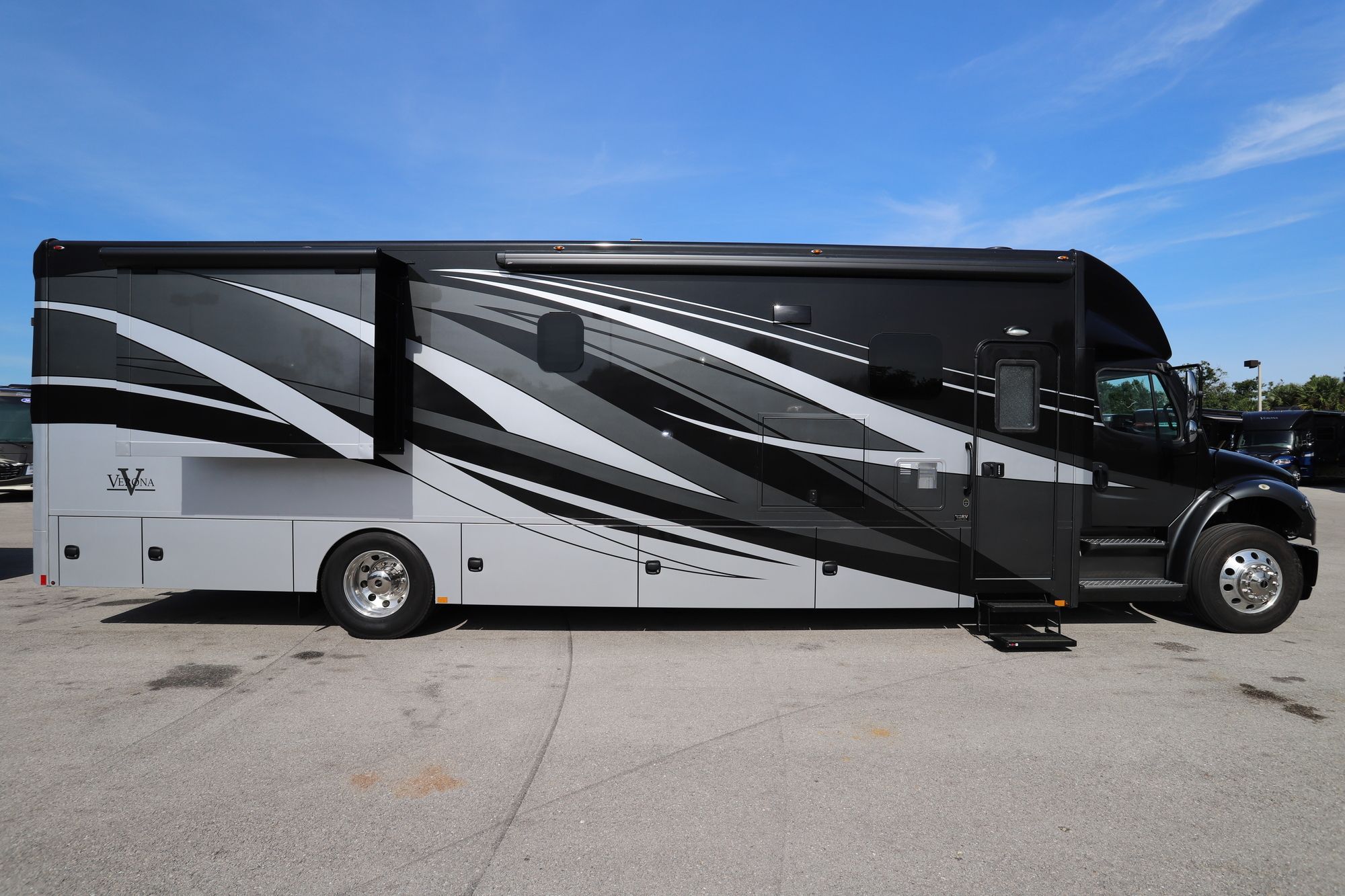 New 2019 Renegade Rv Verona 40VRB Super C  For Sale