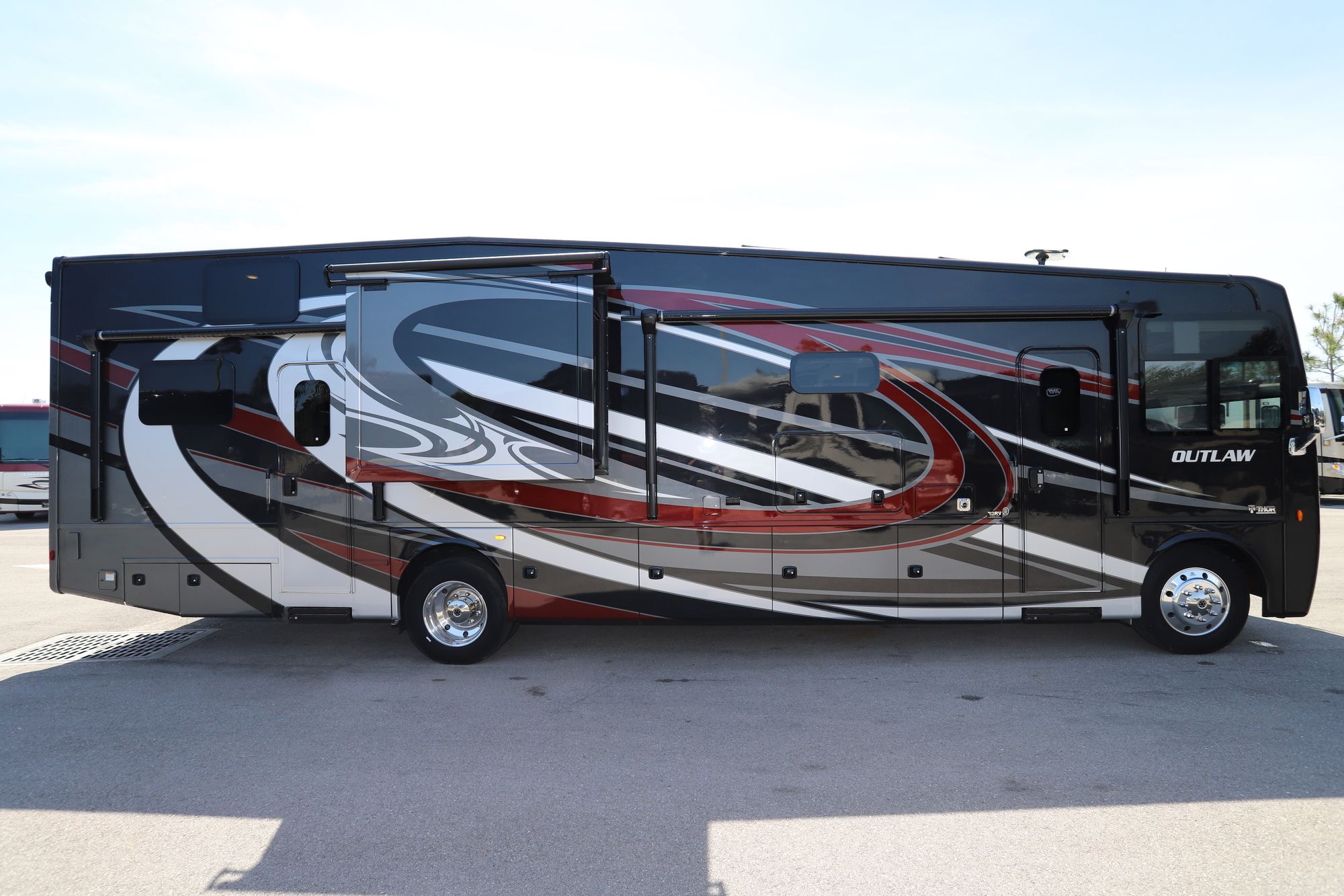 2019 Thor Motor Coach Outlaw 37RB TOY HAULER Class A Gas ...