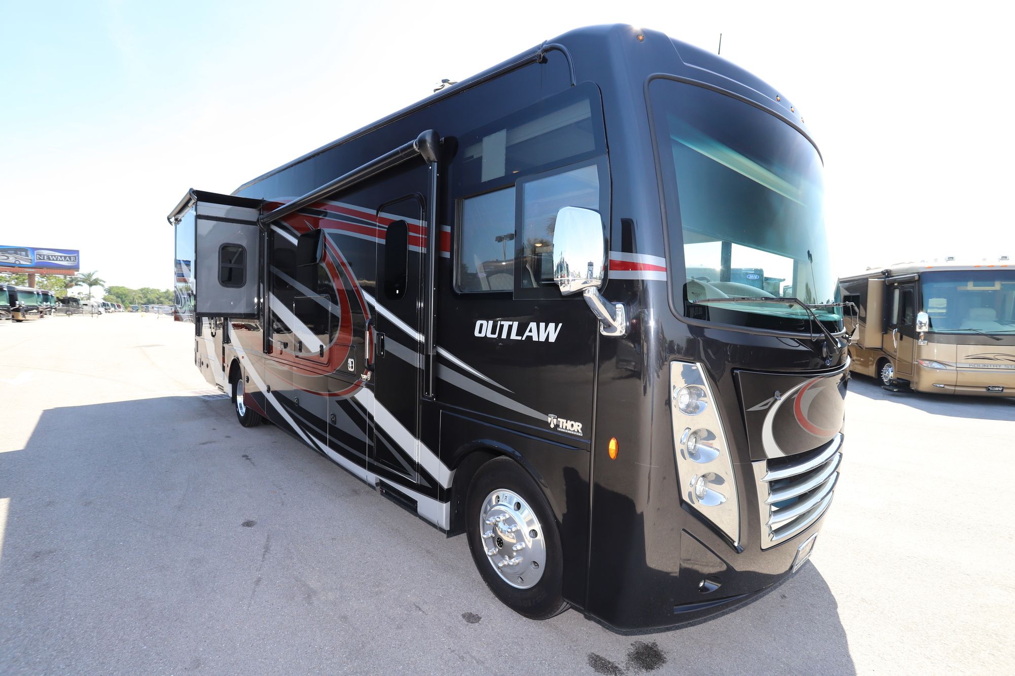 New 2019 Thor Outlaw TOYHAULER Class A  For Sale