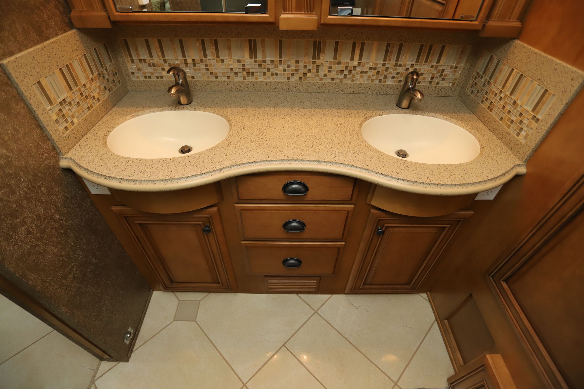 Used 2013 Newmar Dutch Star 4338 Class A  For Sale