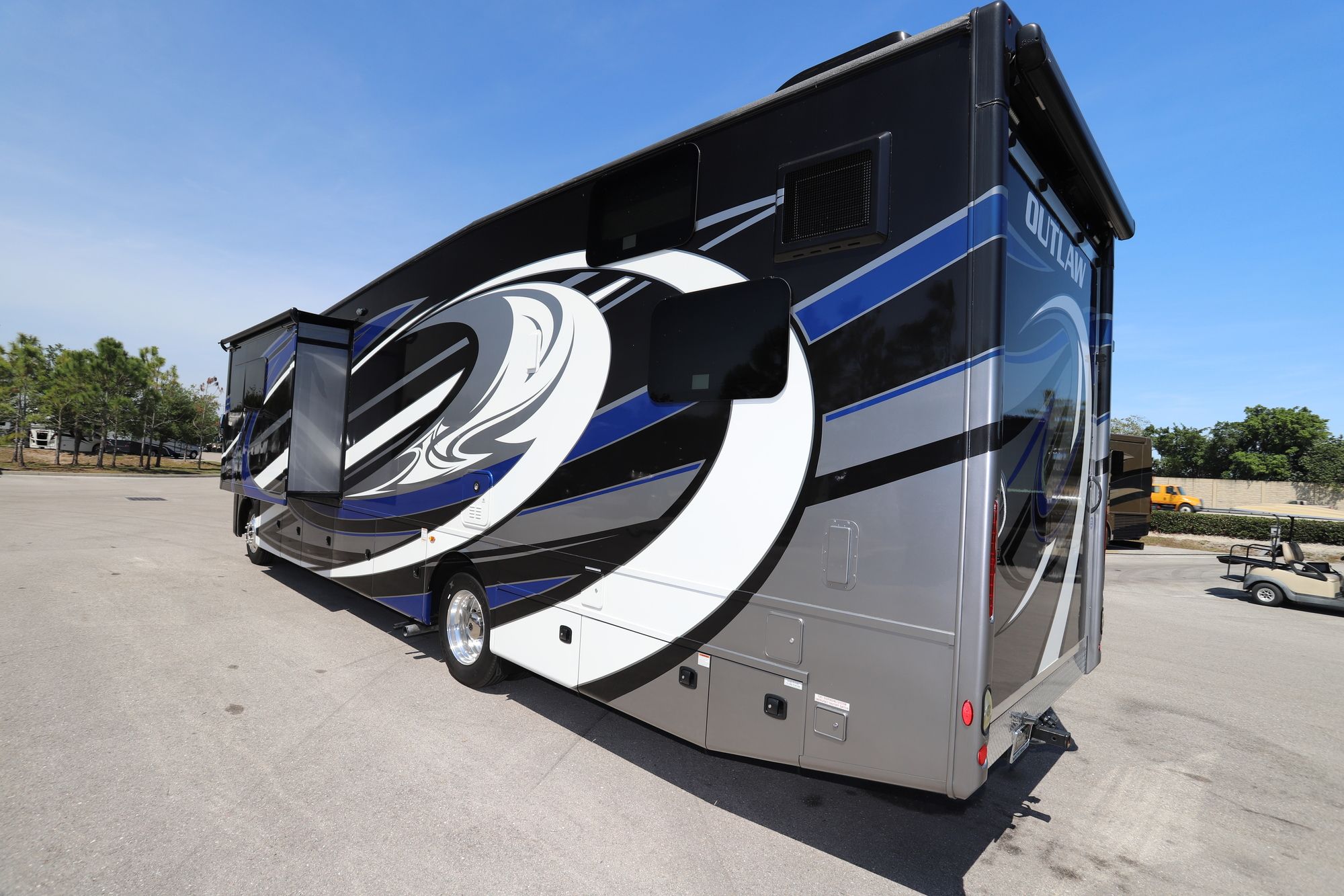 New 2019 Thor Outlaw TOYHAULER Class A  For Sale