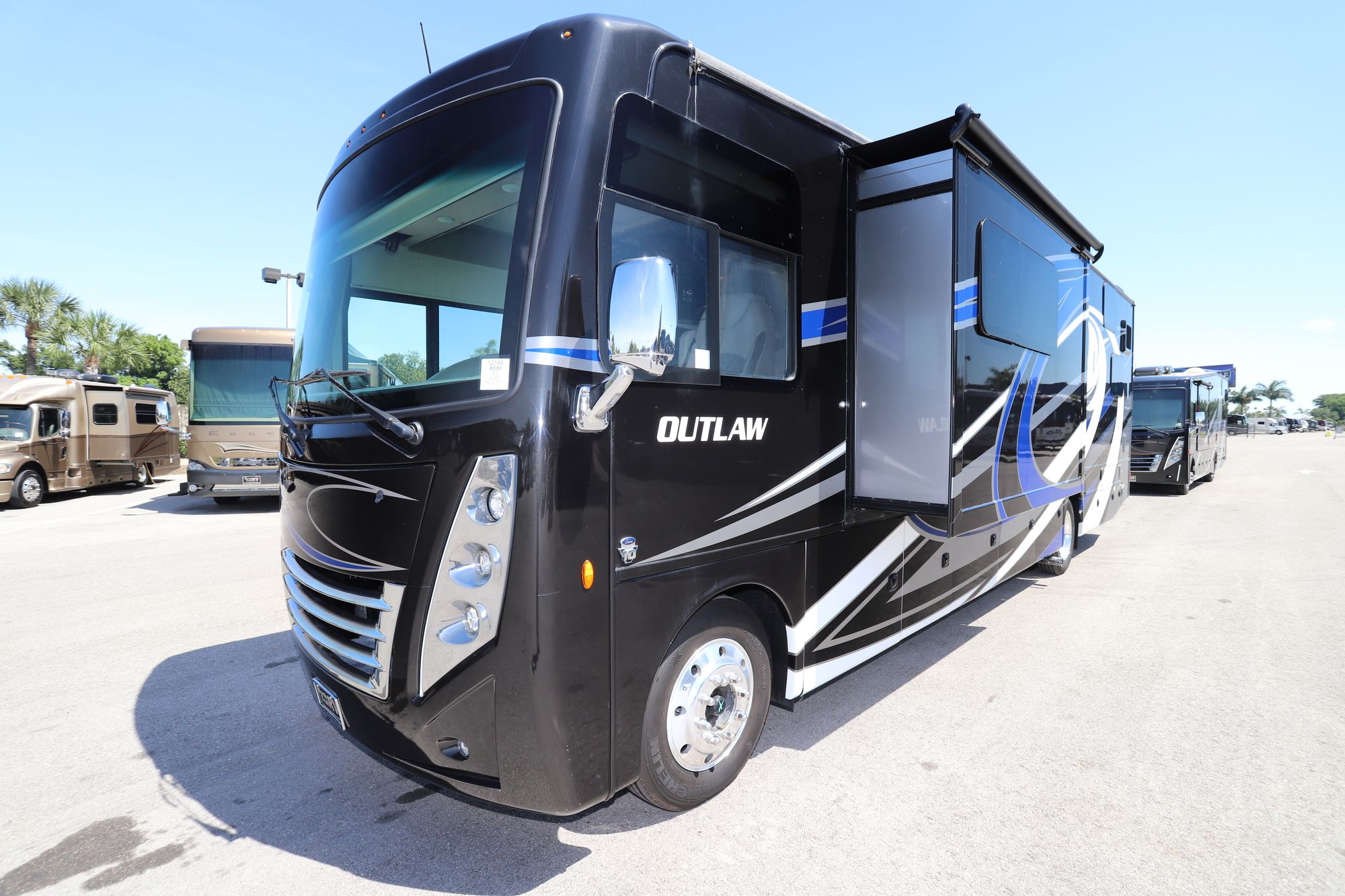 New 2019 Thor Outlaw TOYHAULER Class A  For Sale