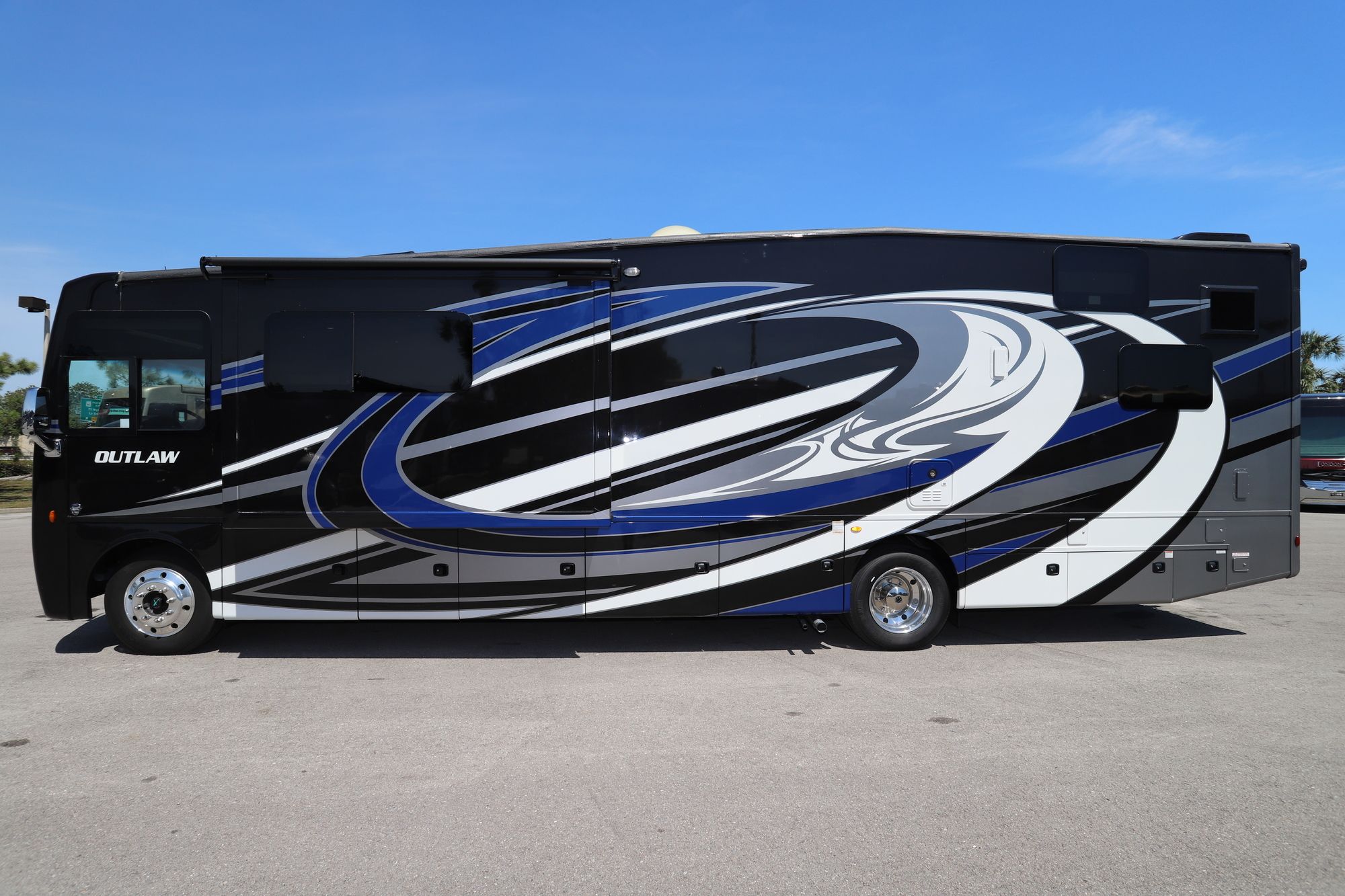 New 2019 Thor Outlaw TOYHAULER Class A  For Sale